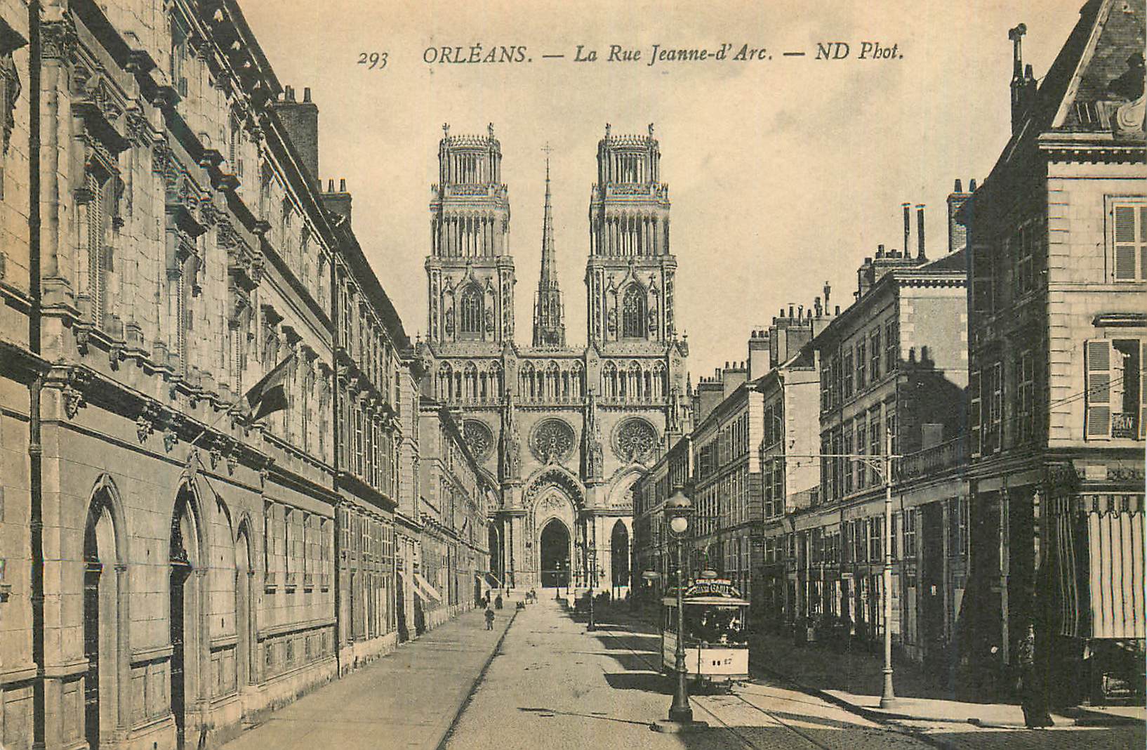 CPA Orleans La Rue Jeanne d'Arc Tramway