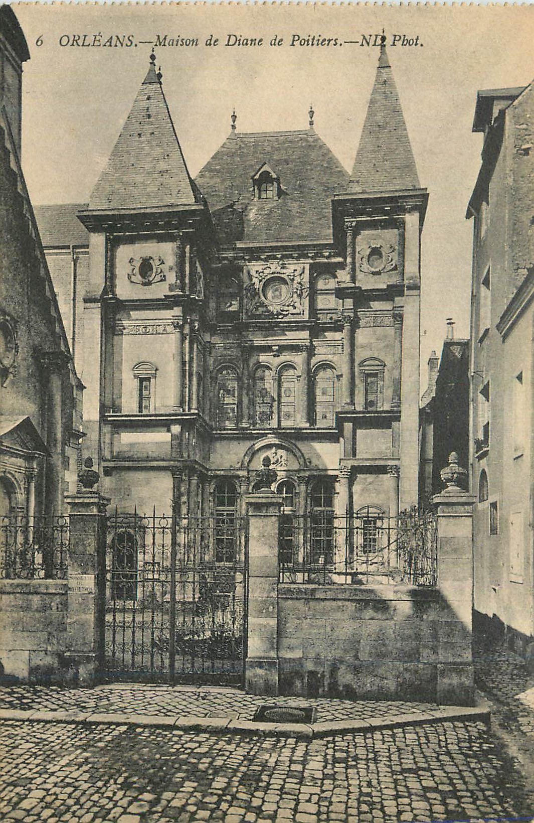 CPA Orleans Maison de Diane de Poitiers