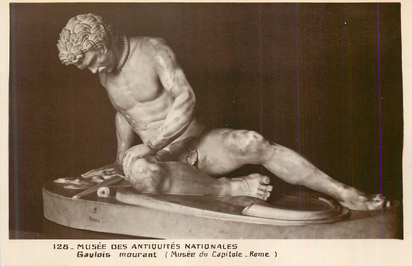 CPA Musee du Capitale Rome Musee des Antiques Nationales Gaulois Mourant