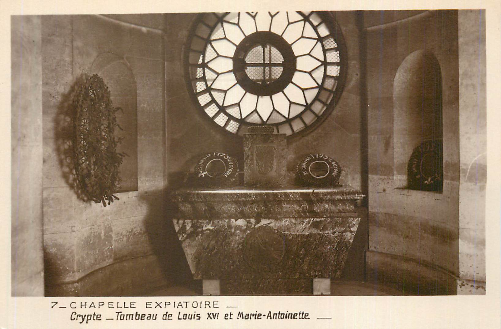 CPA Chapelle Expiatoire Crypte Tombeau de Louis XVI et Marie Antoinette