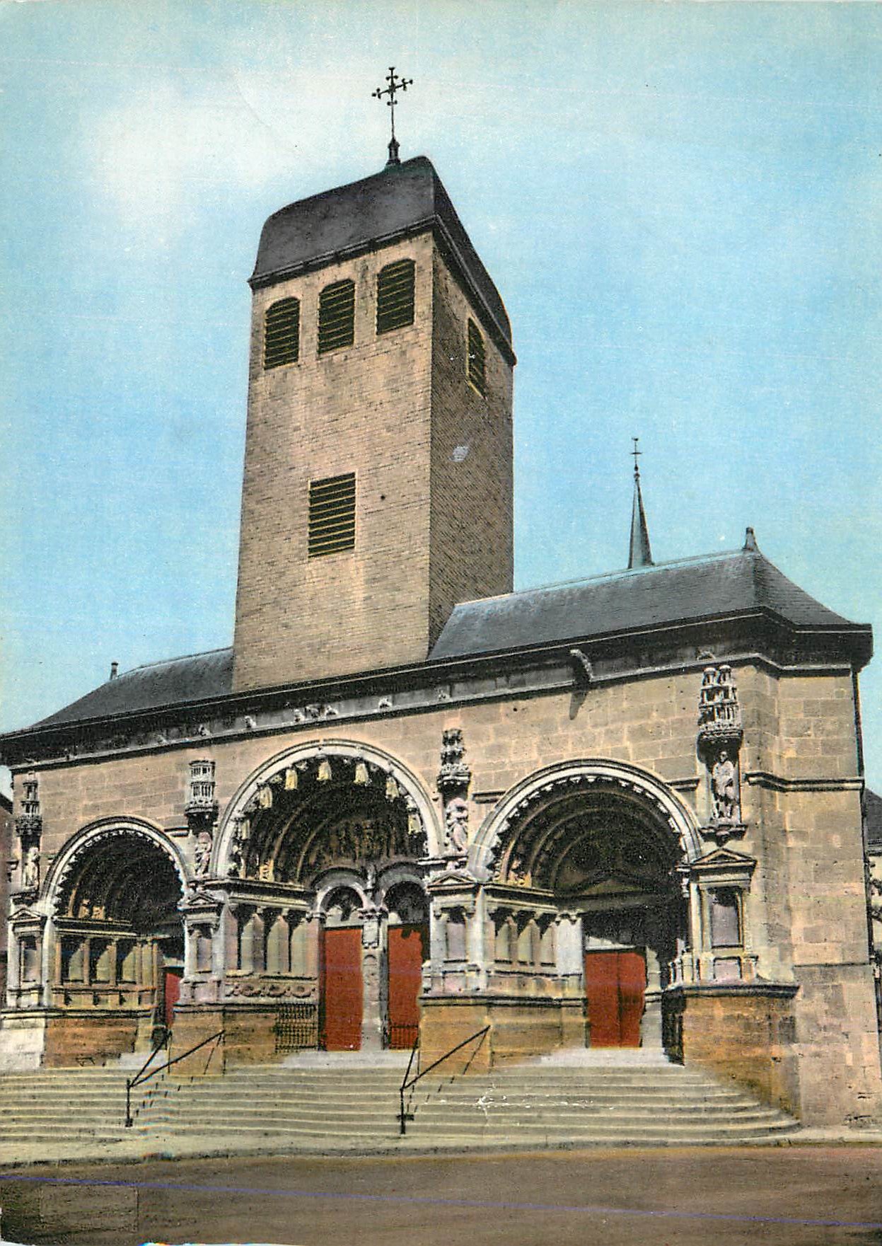 CPM Vouziers (Ardennes) Eglise St Maurille Portail Renaissance