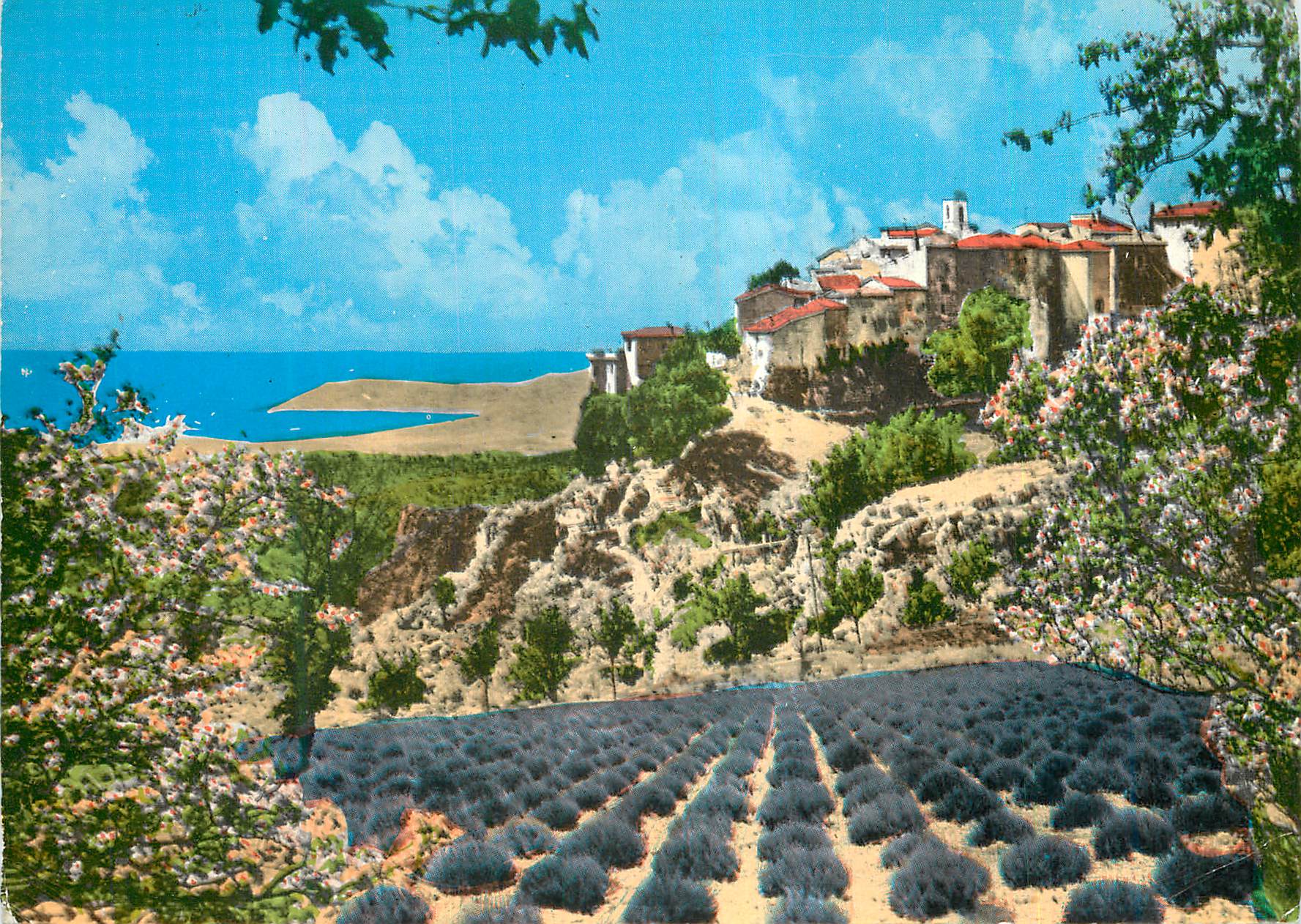 CPM Gourdon Village (A M) Alt 760 m La Cote d'Azur Le Pittoresque Village Perche au Sommet de la Montagne Vue sur l'Este