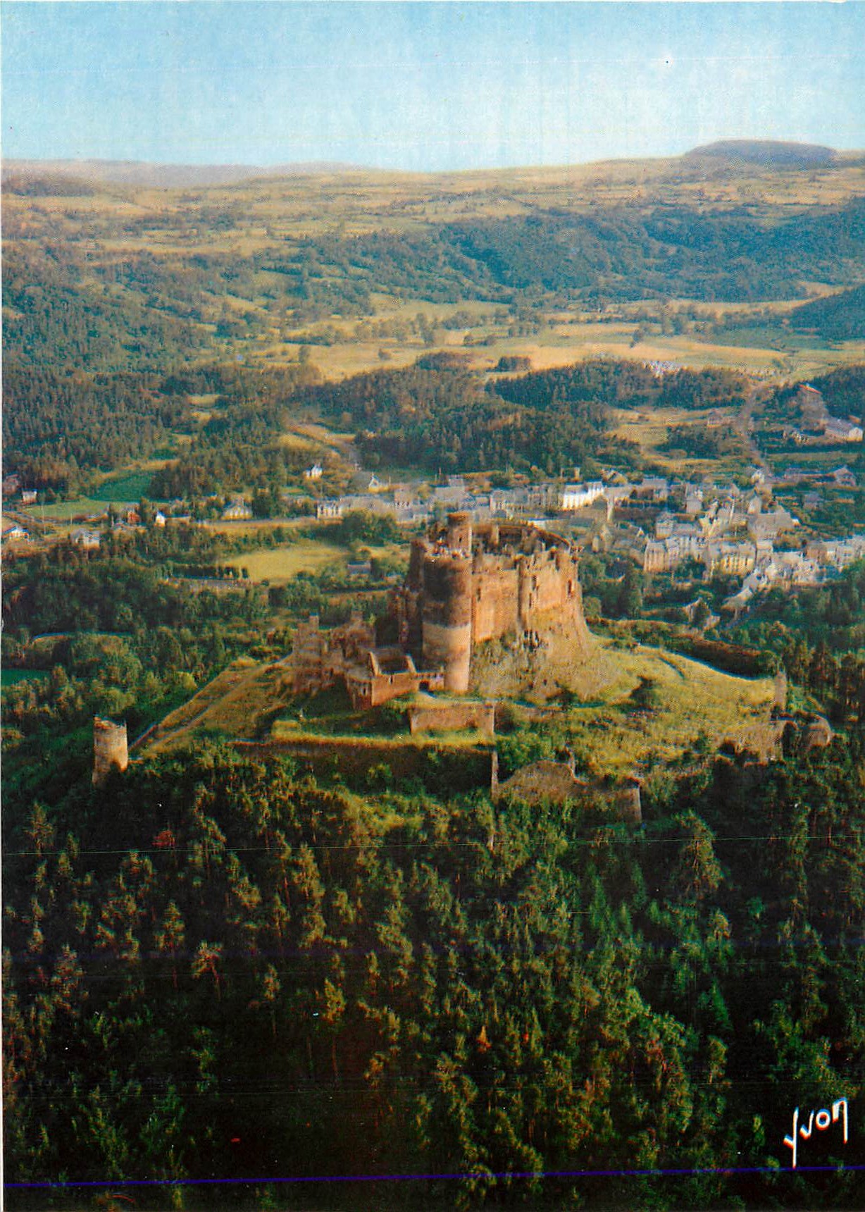 Castillo de Château-Chinon — vista aérea — JvON