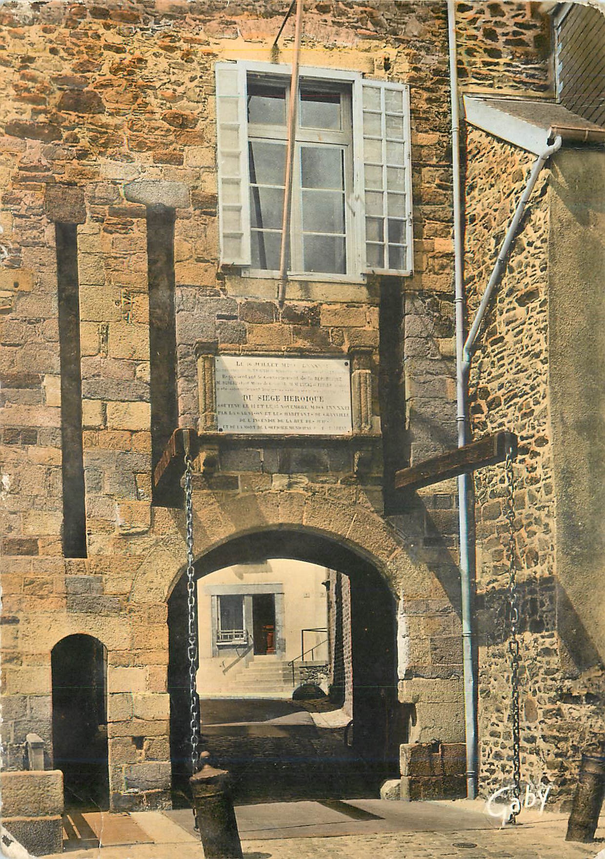 Porte du Siège Héroïque à Cavaillon — Caby
