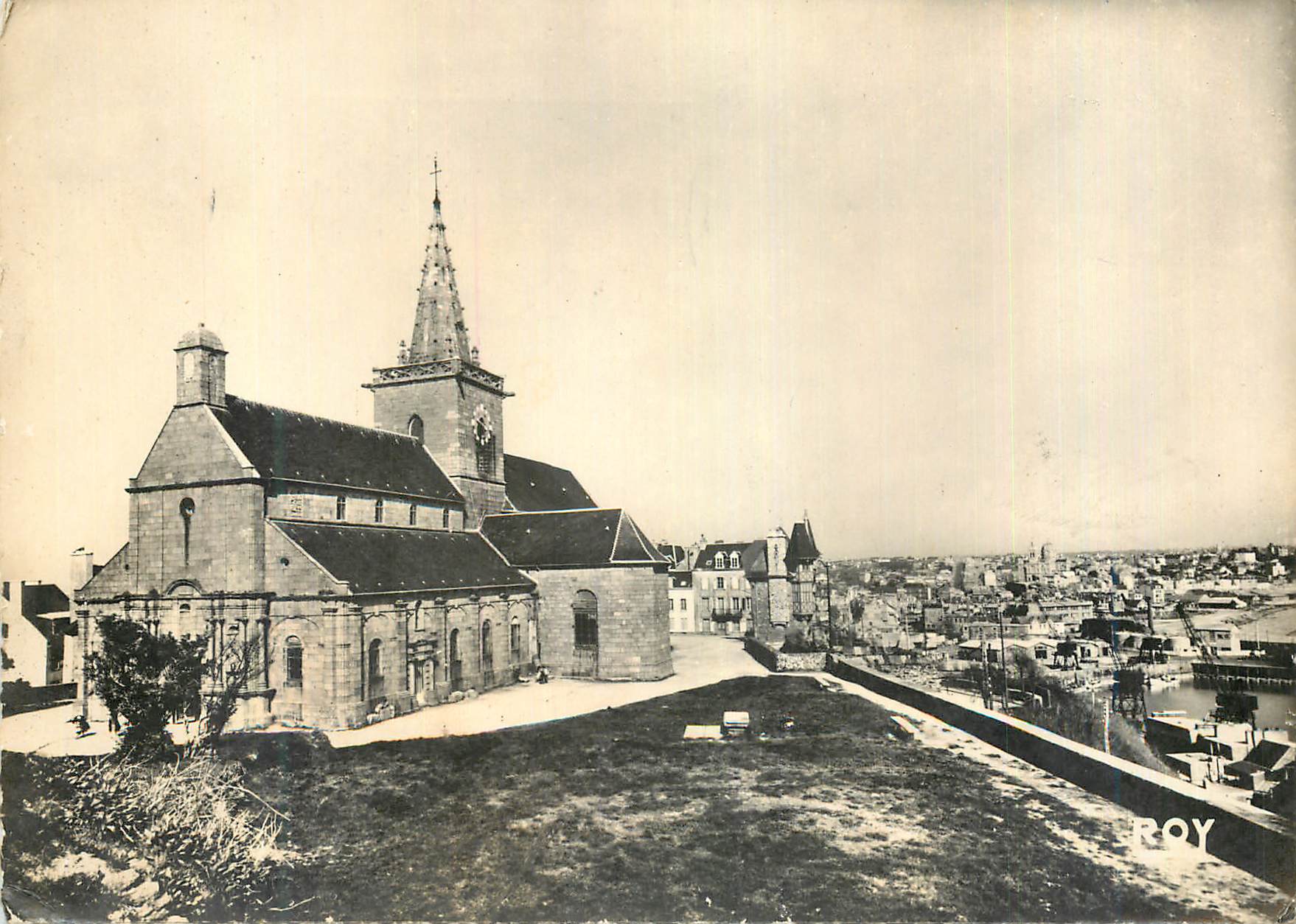 Église Saint-Pierre de Lorient — vue panoramique — éditeur ROY