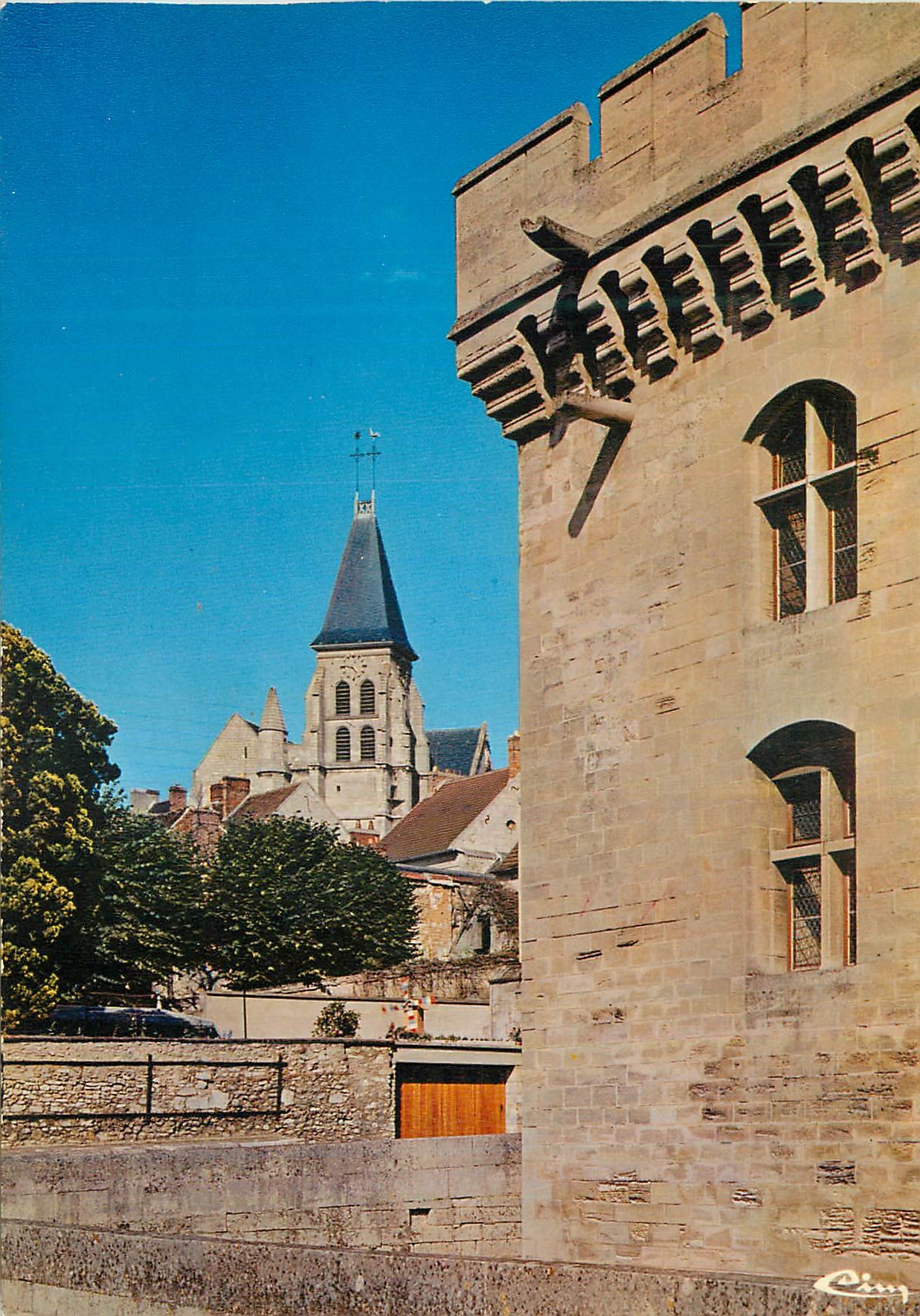 CPM Clermont (Oise) Le Vieux Chateau et l'Eglise