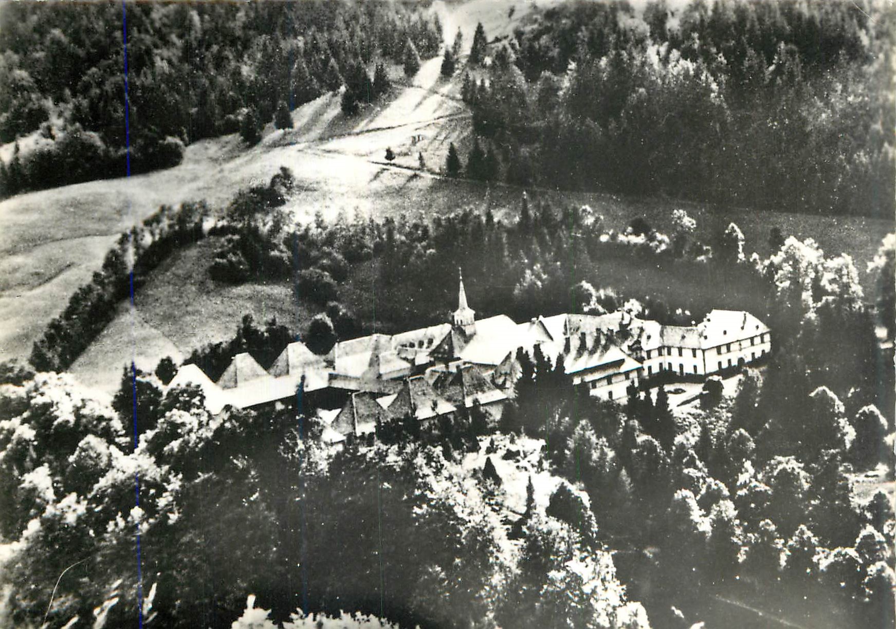 Abbaye de la Trappe — vue aérienne — éditeur inconnu