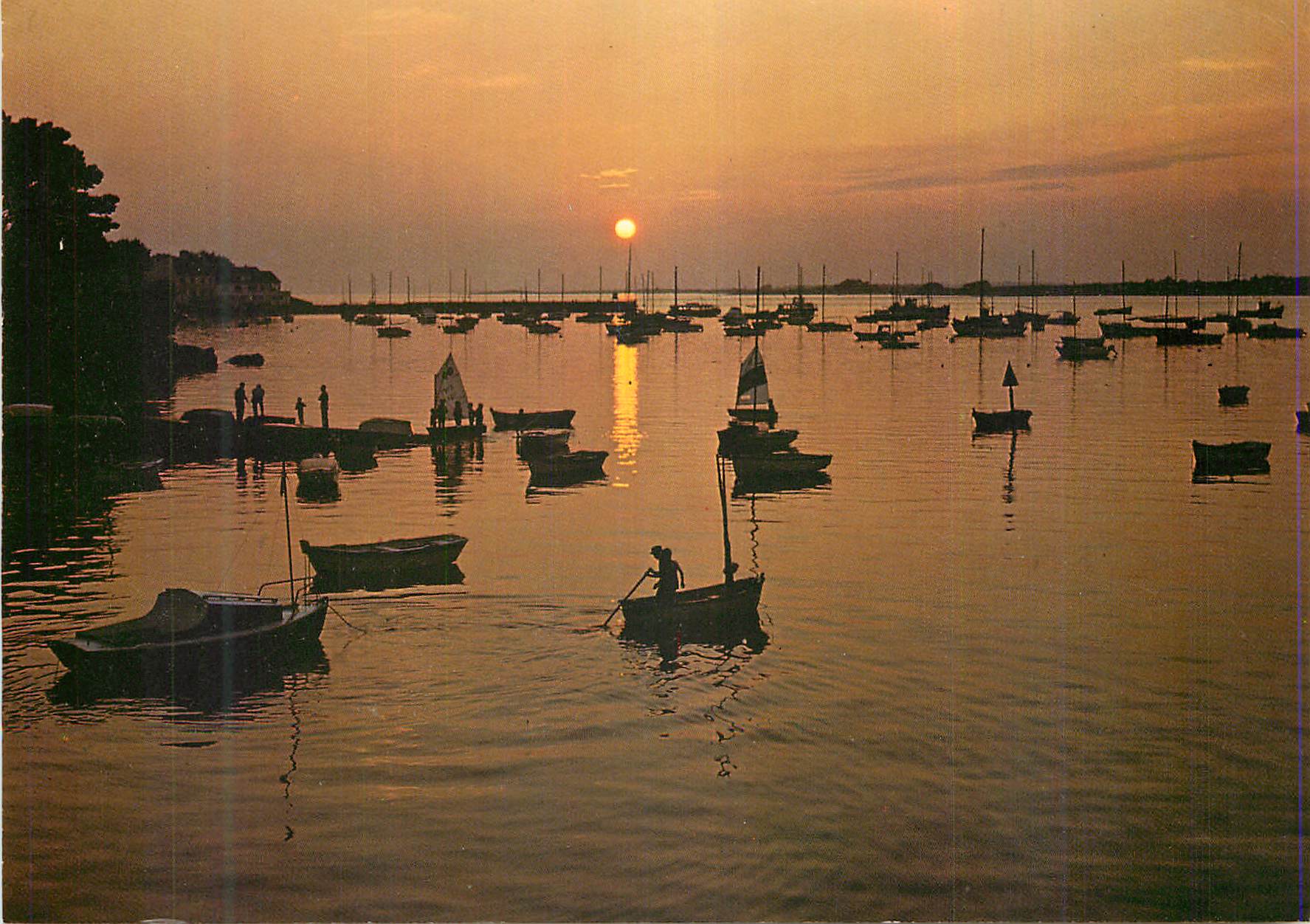 CPM La Bretagne Pittoresque Coucher de Soleil sur la Baie a Port navalo Presqu'ile de Rhuys