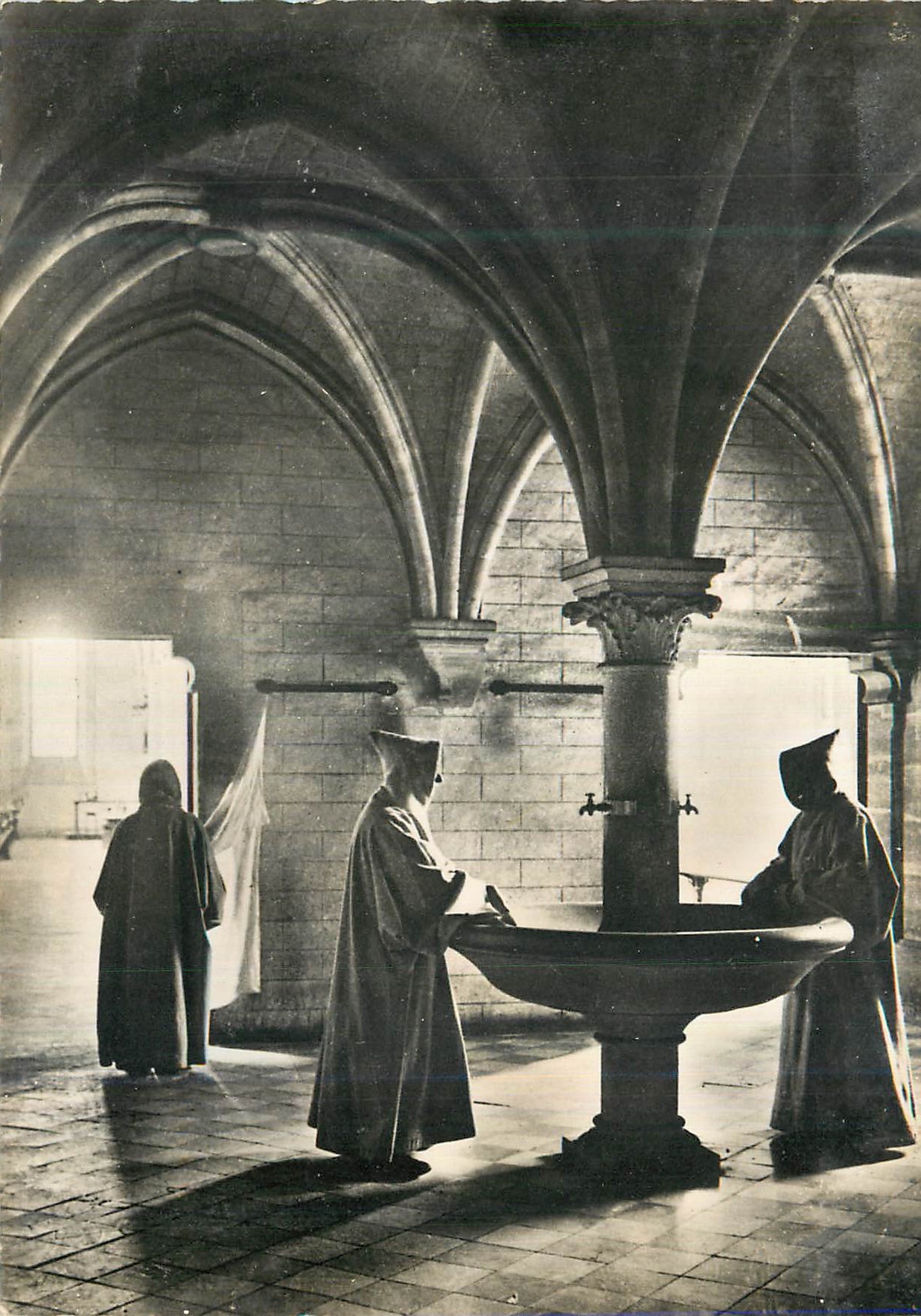 Monks at the Font — Abbey of Saint-Martin de Laon — Éditeur anonyme, n° de série non visible