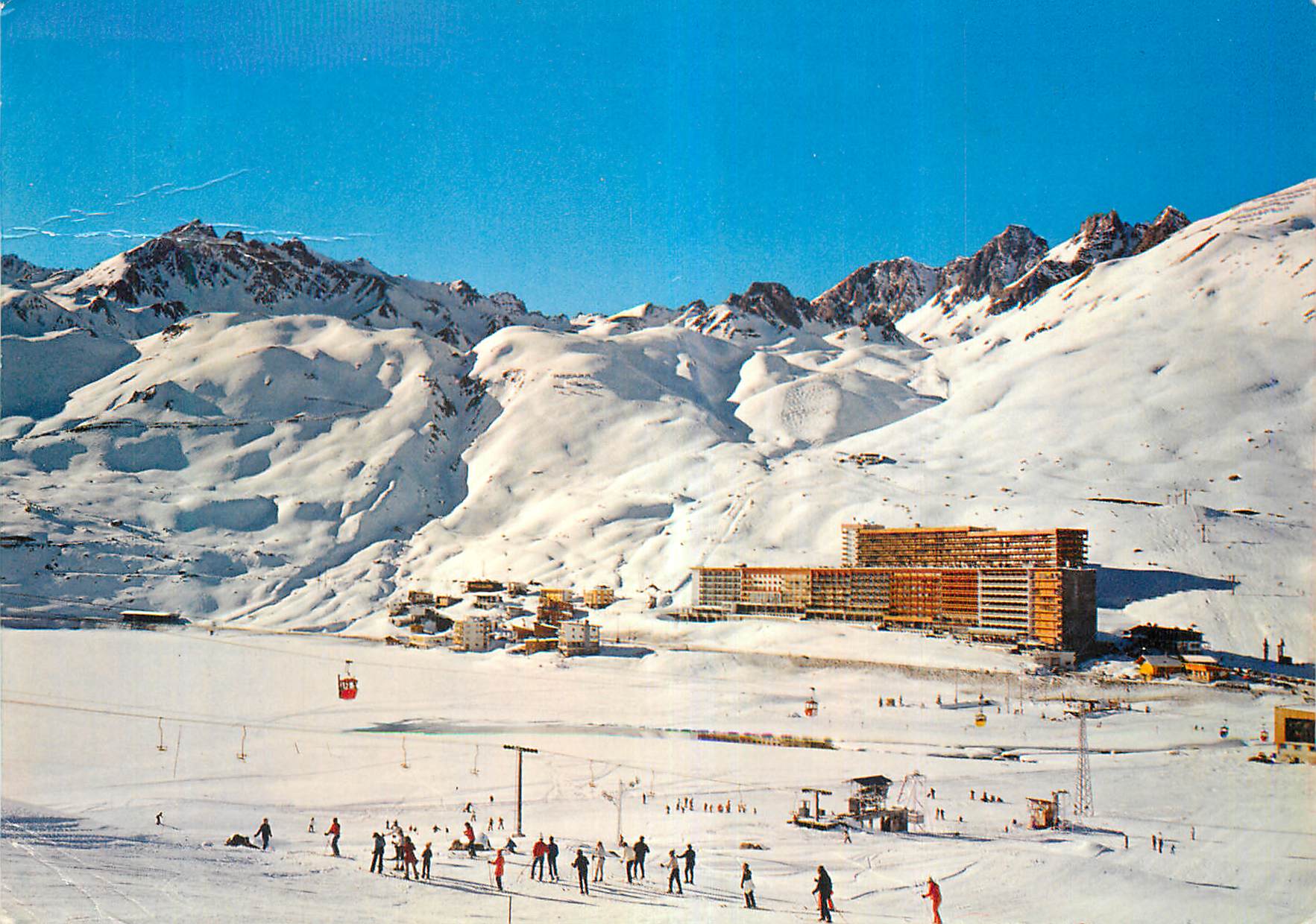 CPM Station du Lac de Tignes (Savoie) Alt 2100 m La plus Haute d'Europe Vue partielle de la Station