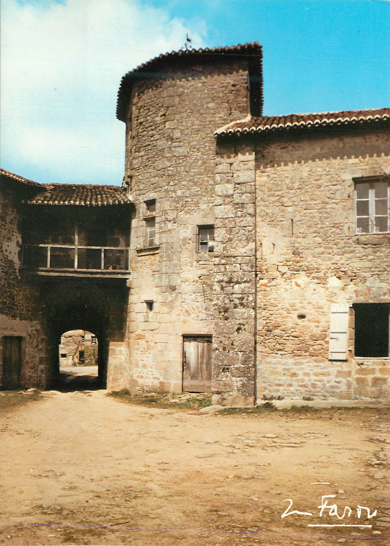 CPM Mortemart (Hte Vienne) Donjon et Cour Interieure de Chateau des Ducs de Mortemart