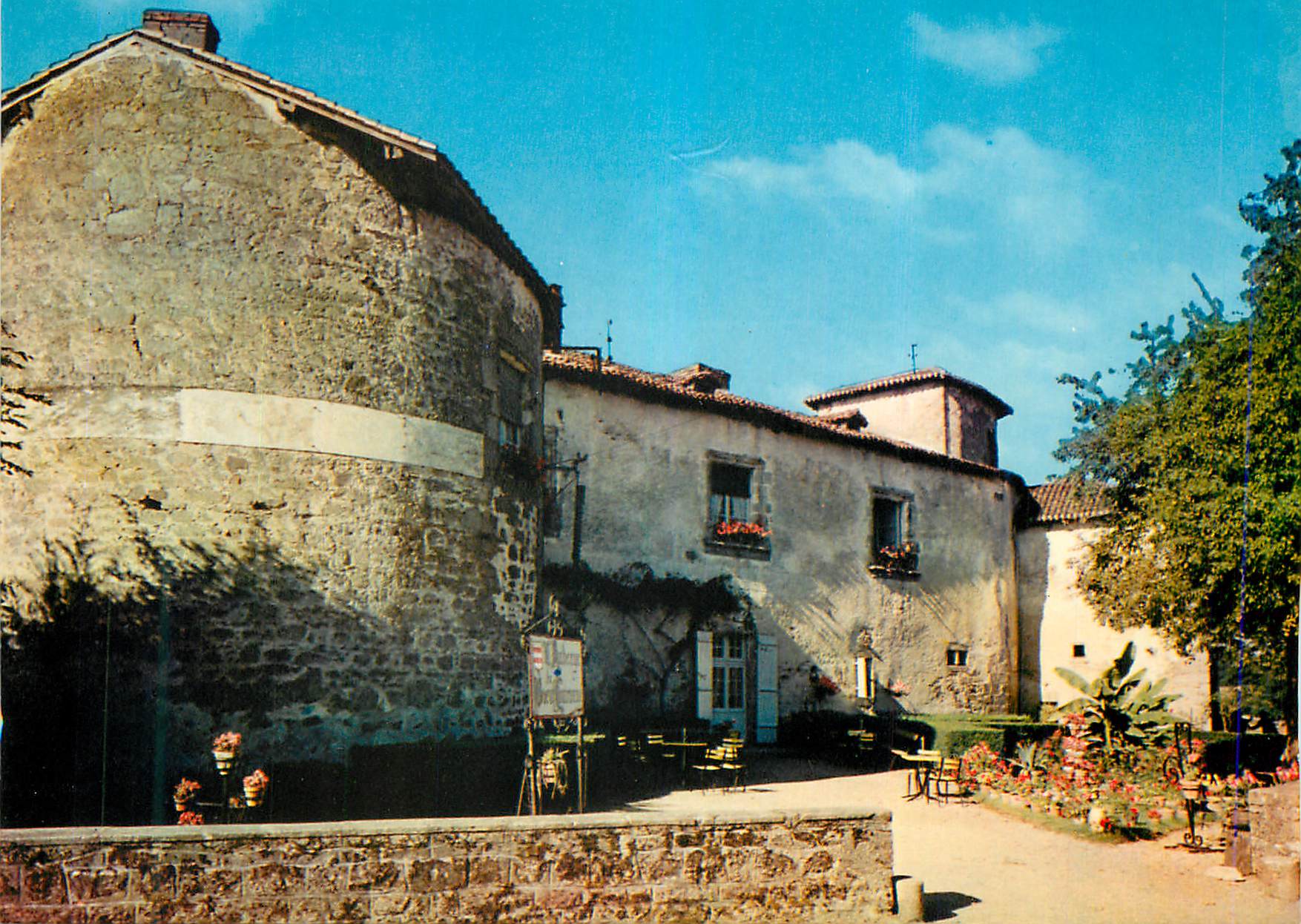 CPM Mortemart (Hte Vienne) Ancien Chateau des Ducs de Mortemart