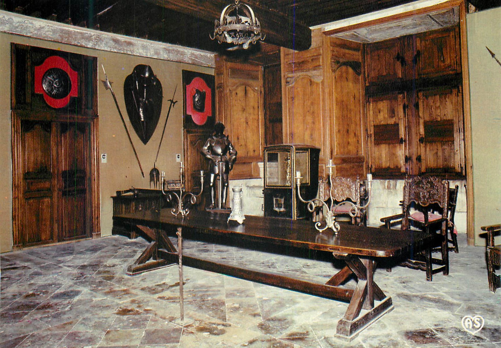 Salle de banquet médiévale — armures et meubles anciens — éditeur inconnu, n° de série 65