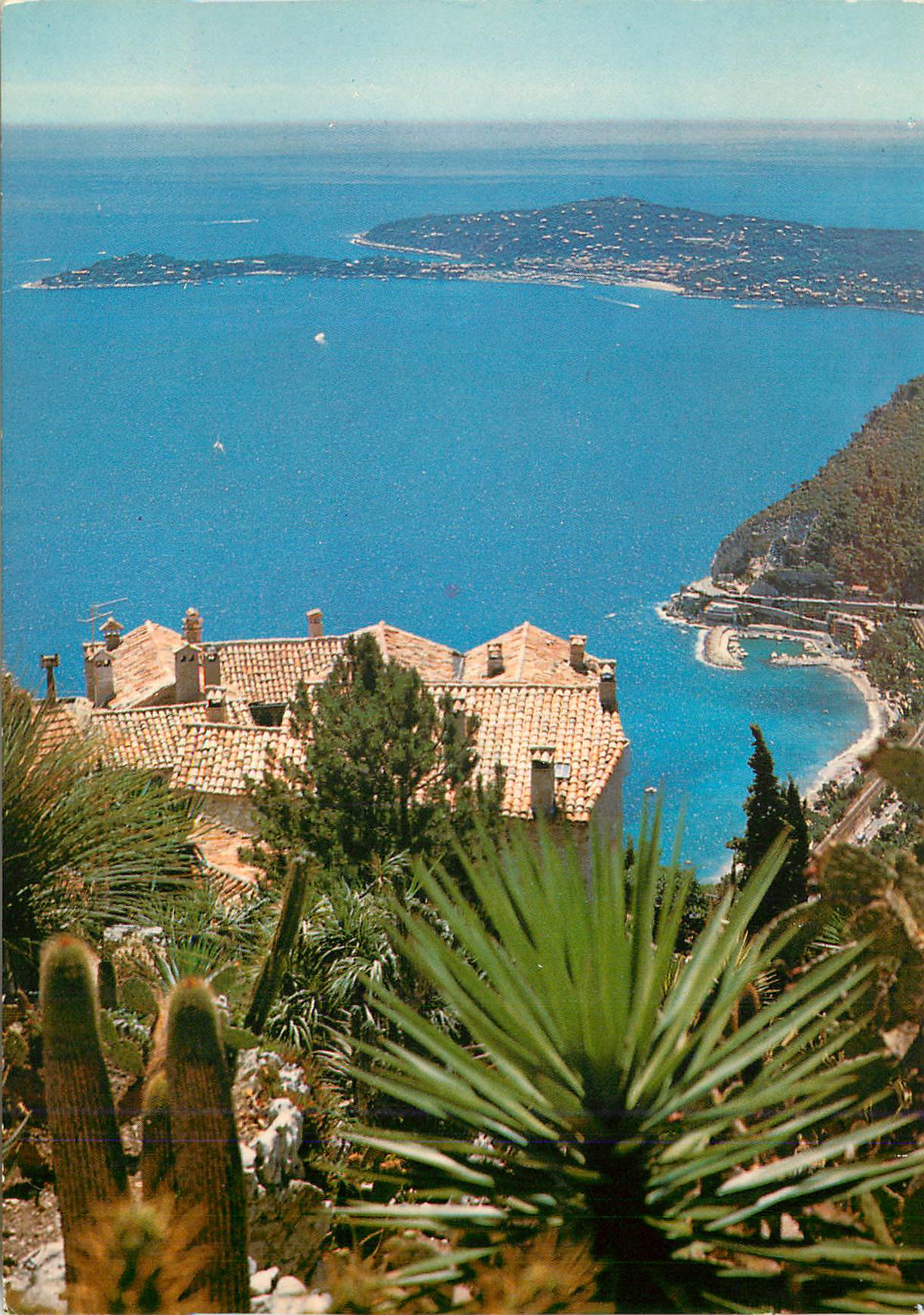 CPM Eze Village La Cote d'Azur Inoubliable Vue du Jardin Exotique Le Cap Ferrat