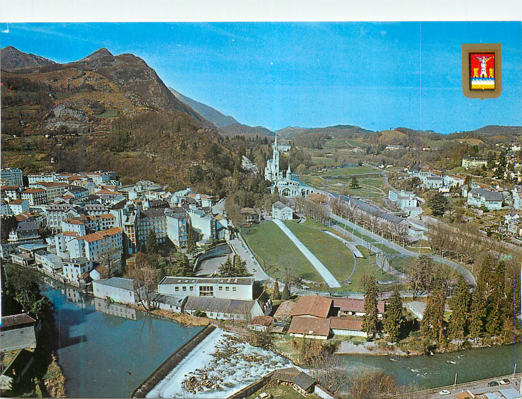 CPM Lourdes La Basilique La gave Vue Generale