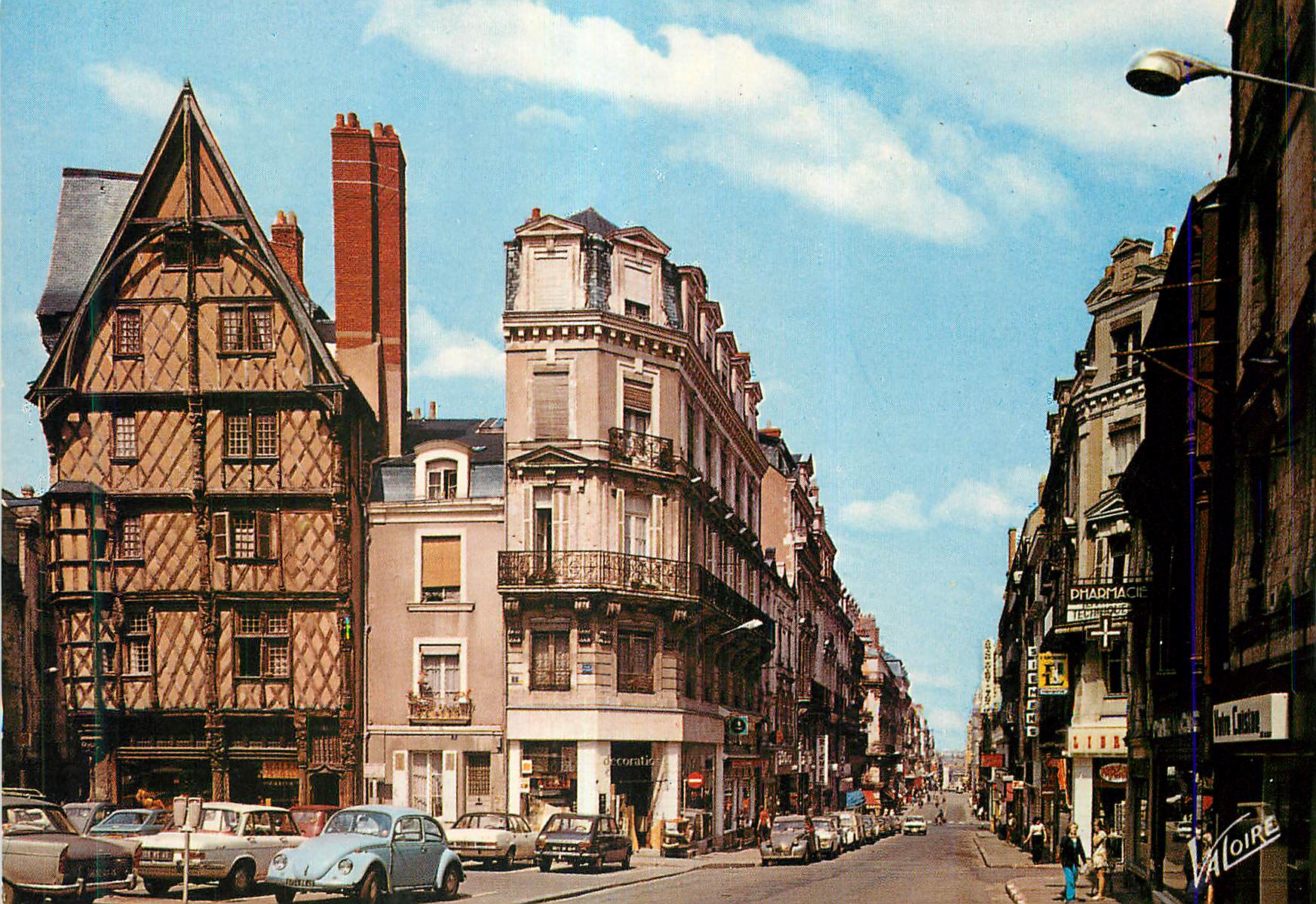 CPM Angers (Maine et Loire) Les Merveilles du Val de Loire La Place Sainte Croix et La Maison Adam (XVIe S)