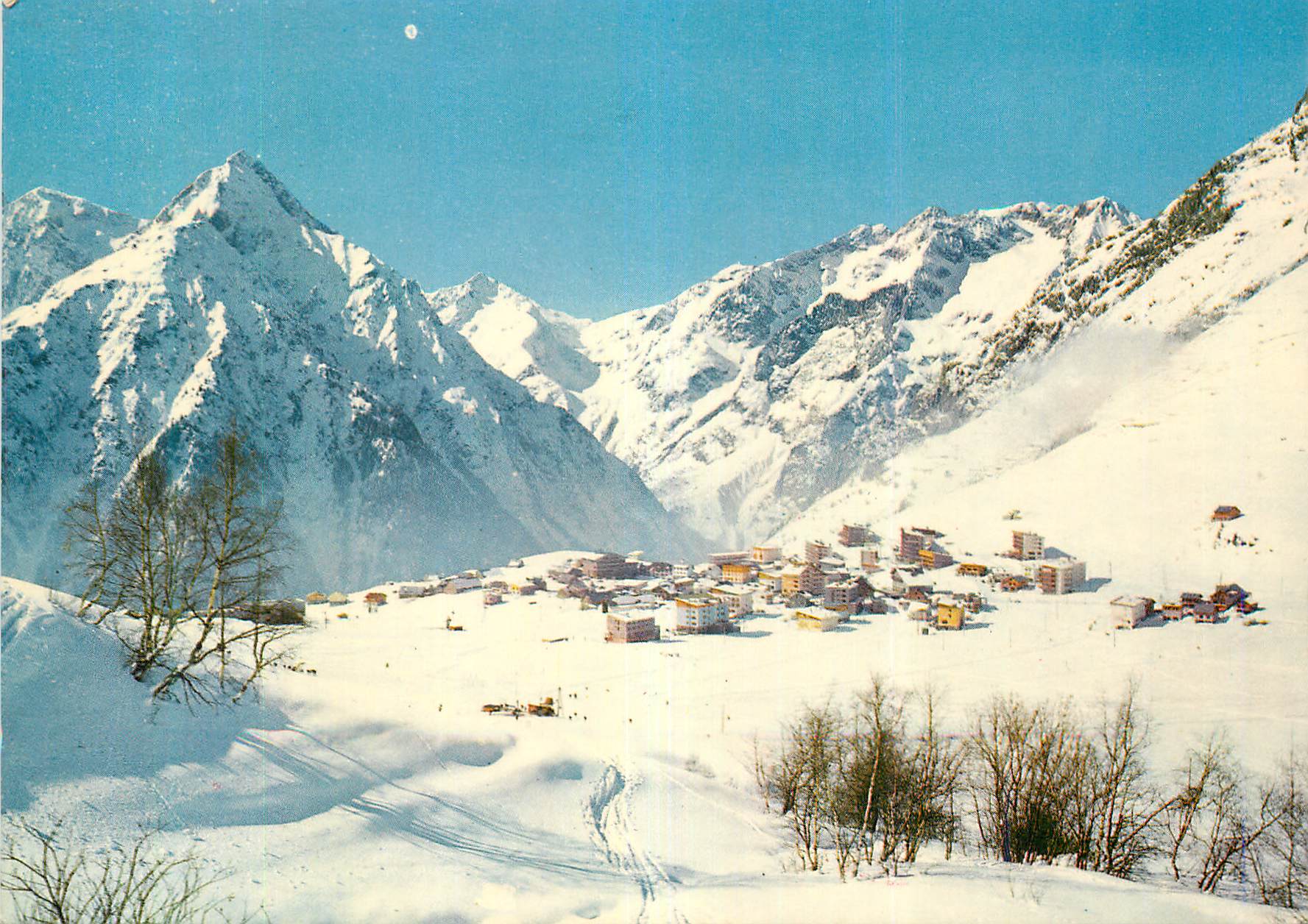 CPM Les 2 Alpes (Alt 1650 m) Vue Generale Le Grand Rochail et l'Aiguille de Venosc