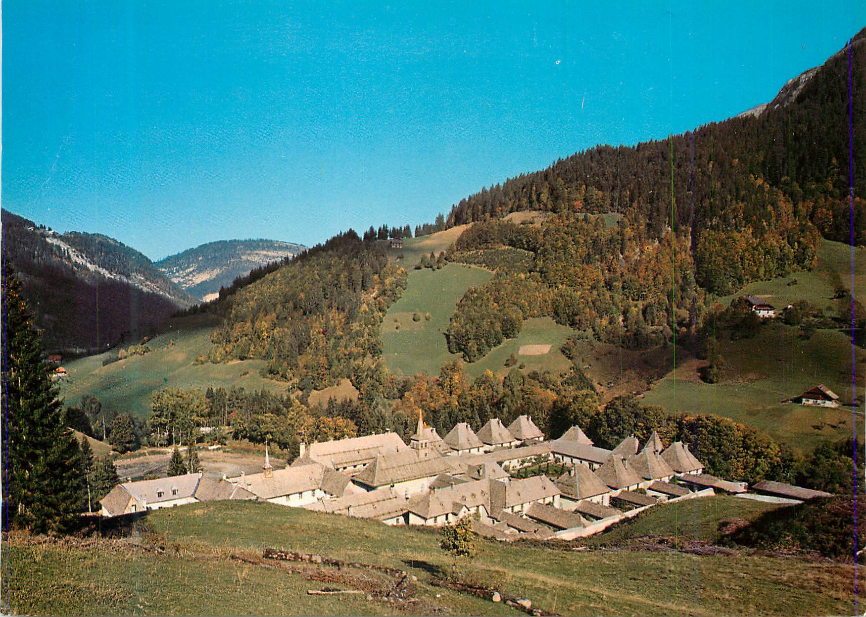 Village alpin — vue panoramique — éditeur non identifiable