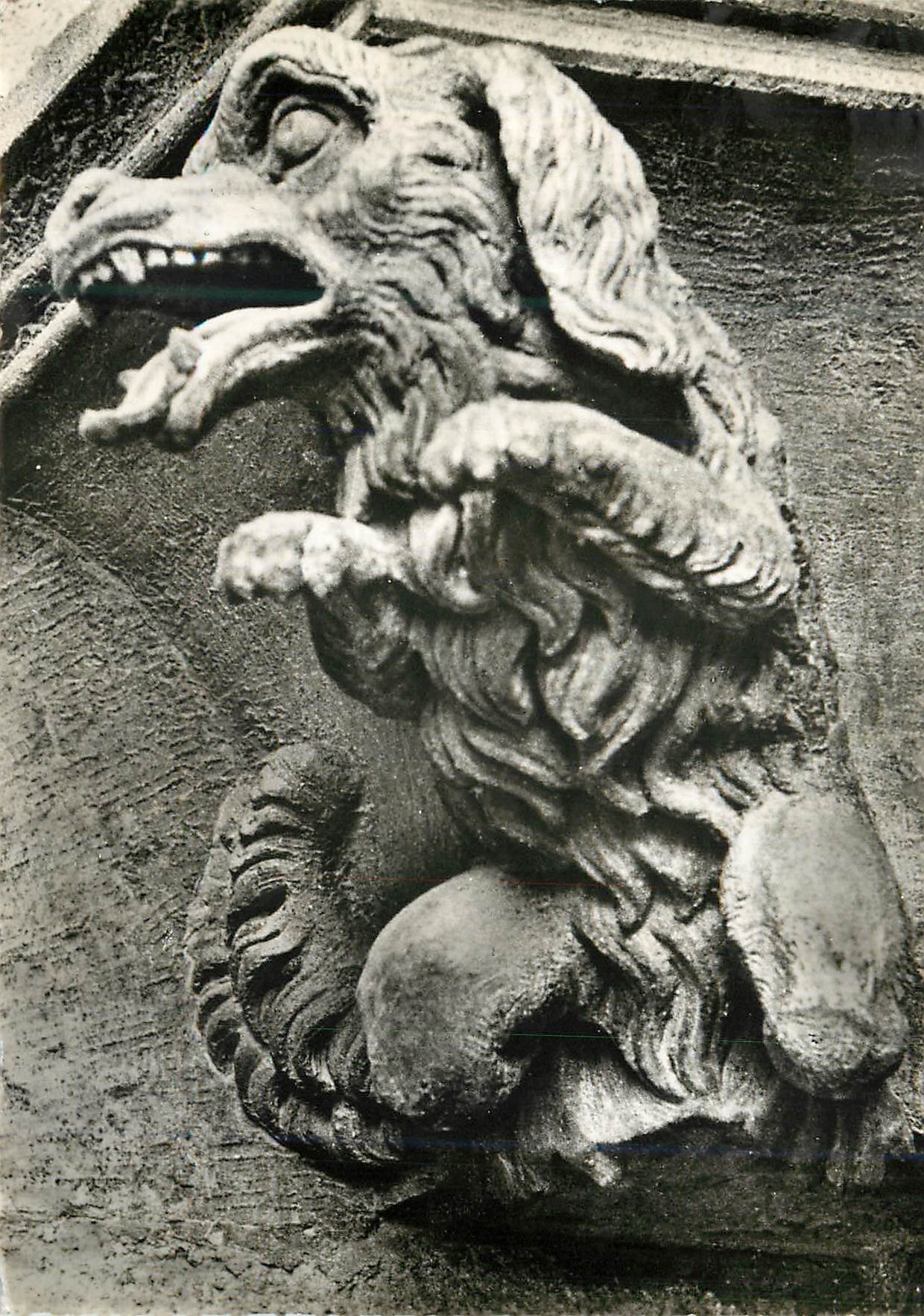 CPM Vienne (Isere) Primatiale St Maurice Sculpture Exterieure