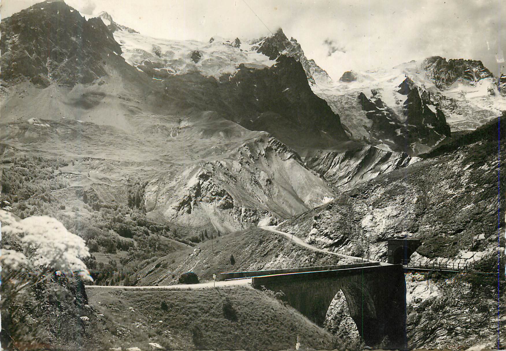 Pont sur le col du Mont-Blanc — vue panoramique — éditeur non identifié