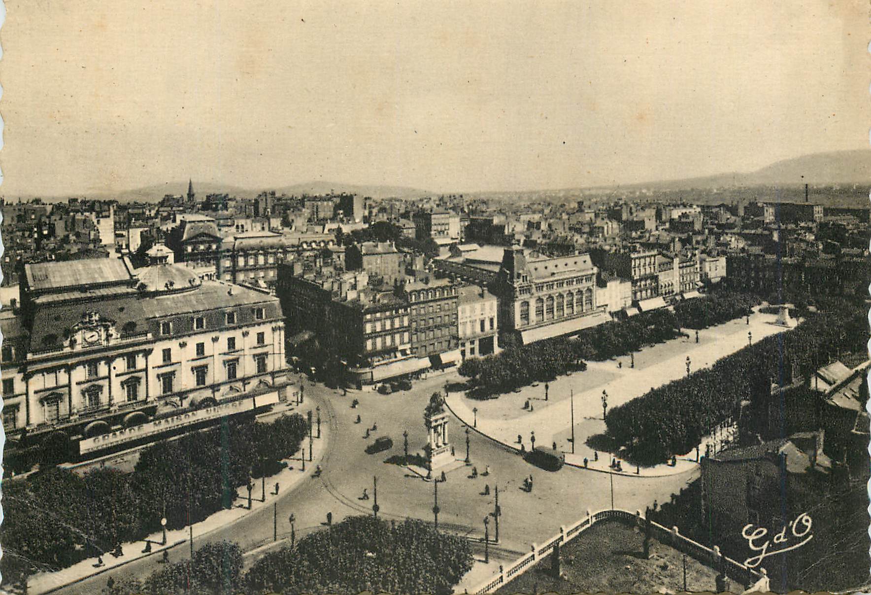 CPM Clermont Ferrand L'Auvergne Place de Jaude