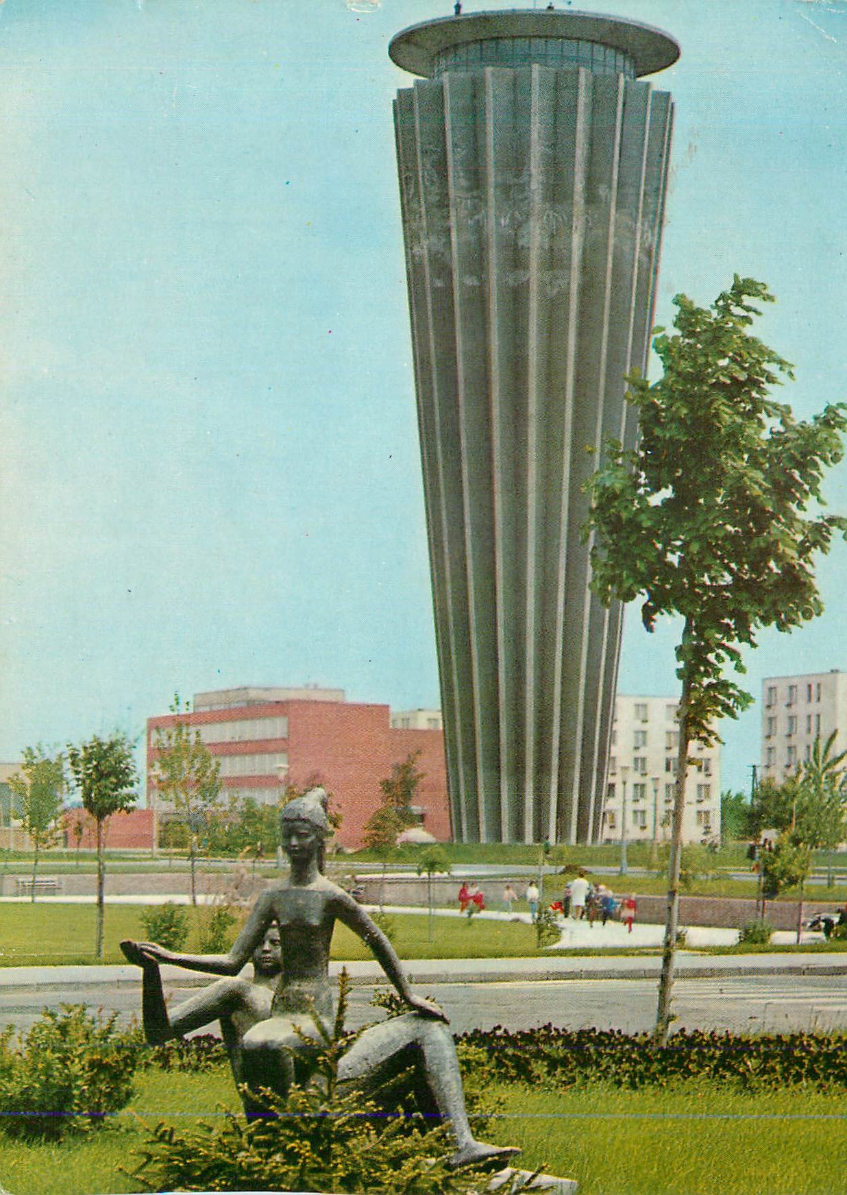 CPM Leninvaros Park Mother and her Daughter Statue (B Jozsa 1937)