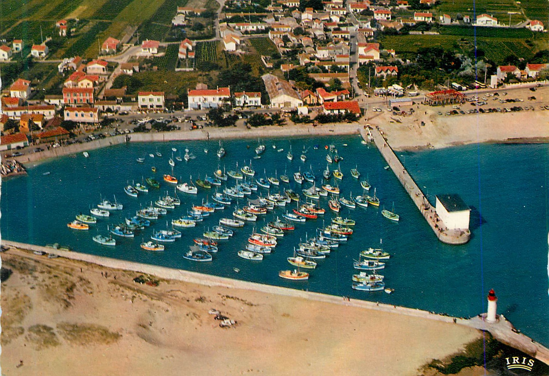 CPM Ile d'Oleron Le Port de la Cotiniere vu du Ciel Bateaux