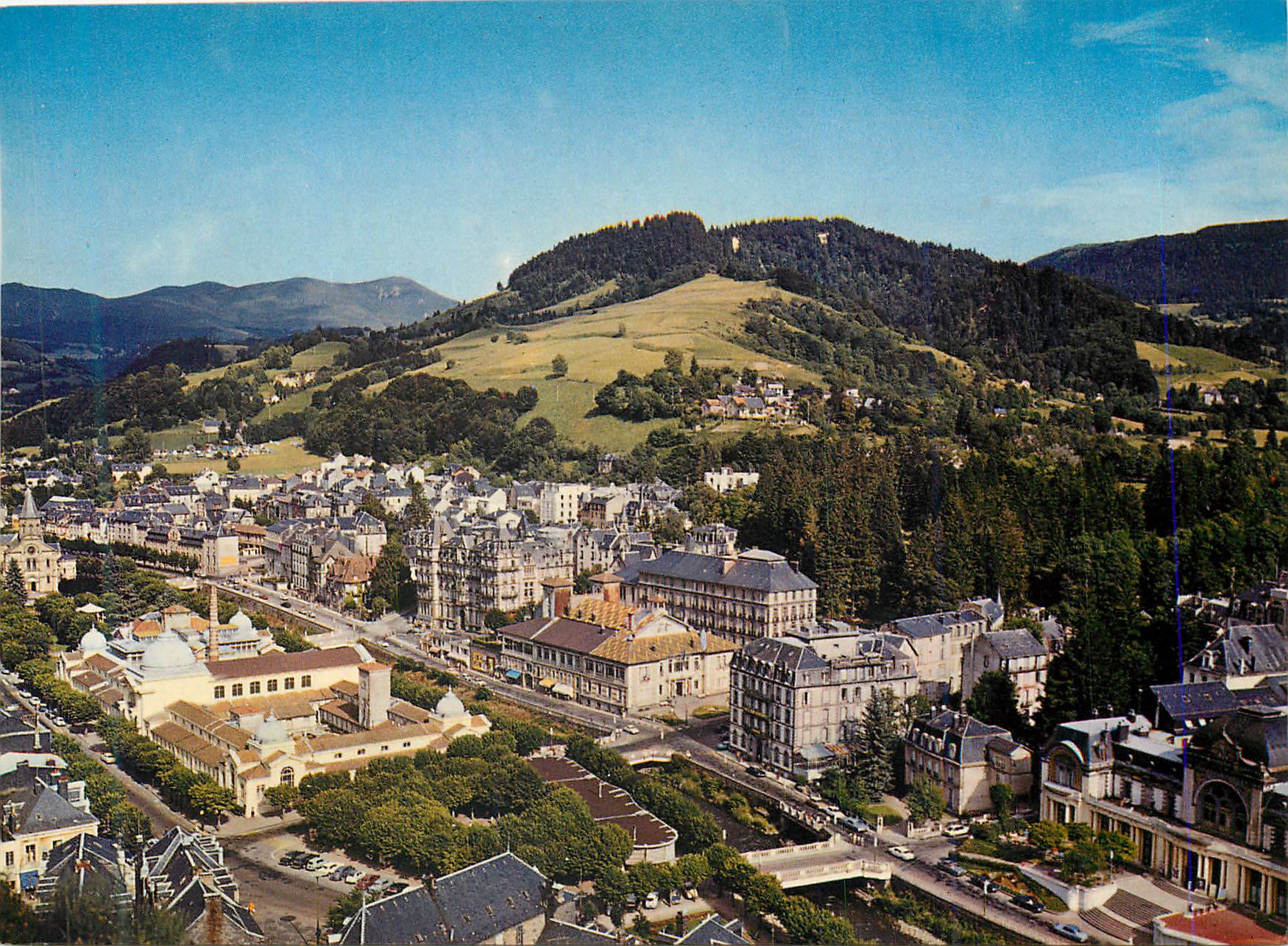 CPM La Bourboule alt 852 m Centre Thermal Touristique et Climatique Vue Generale Ouest