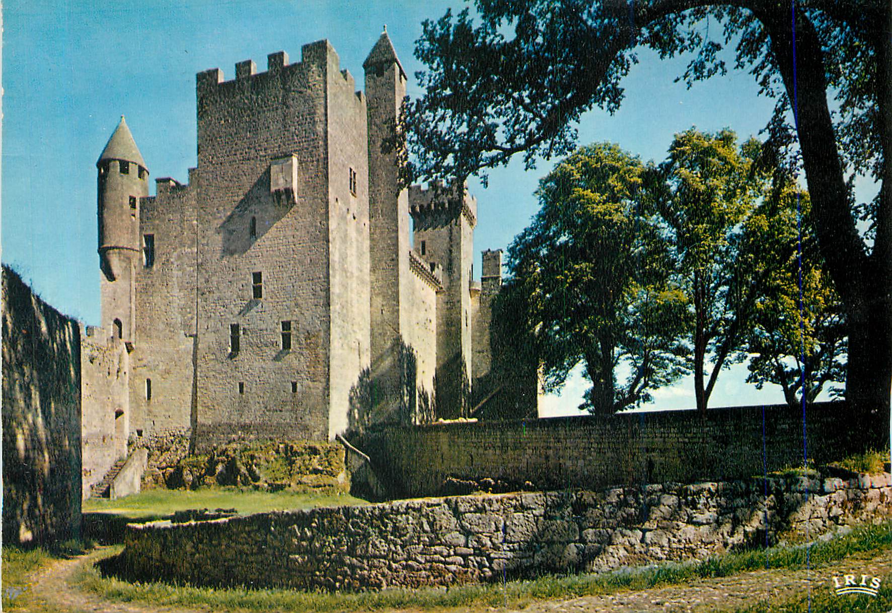 CPM Chateaux en Perigord Vallee de la Dordogne Le Chateau de Beynac XIIIe XVIe Siecles