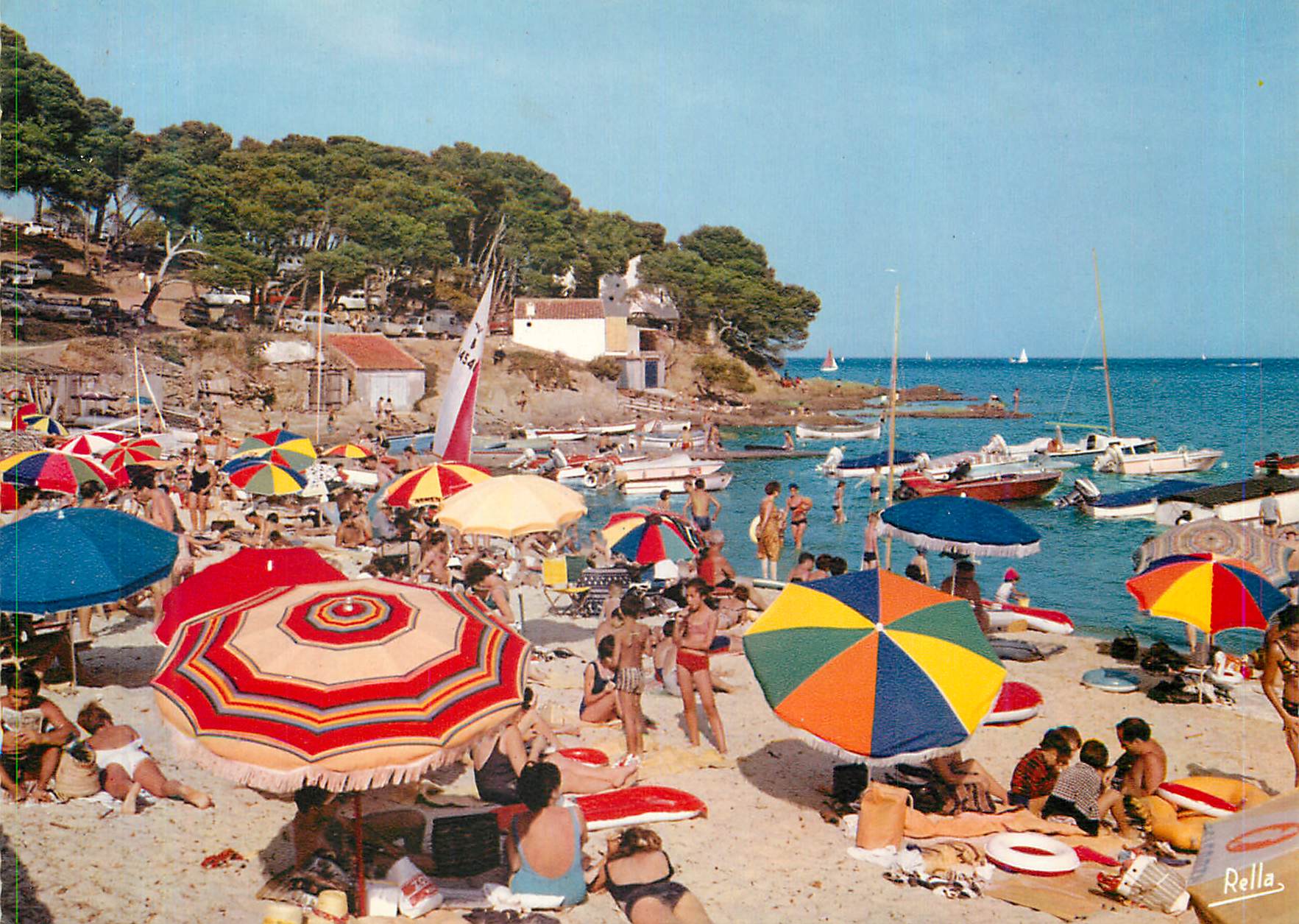 CPM Bormes les Mimosas (Var) La Cote des Maures La Plage de la Faviere