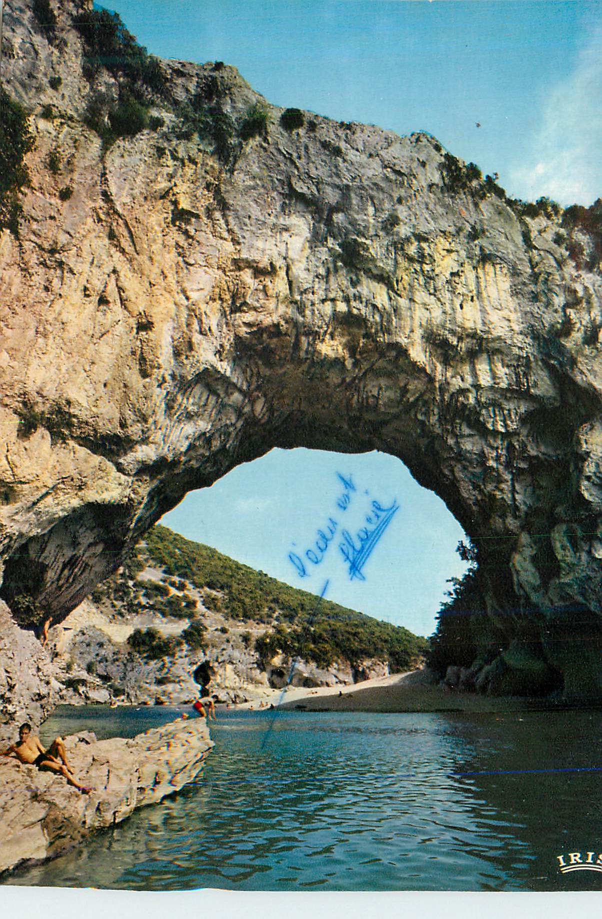 Arche naturelle de la Grotte de la Pierre à l'Étoile — IRIS