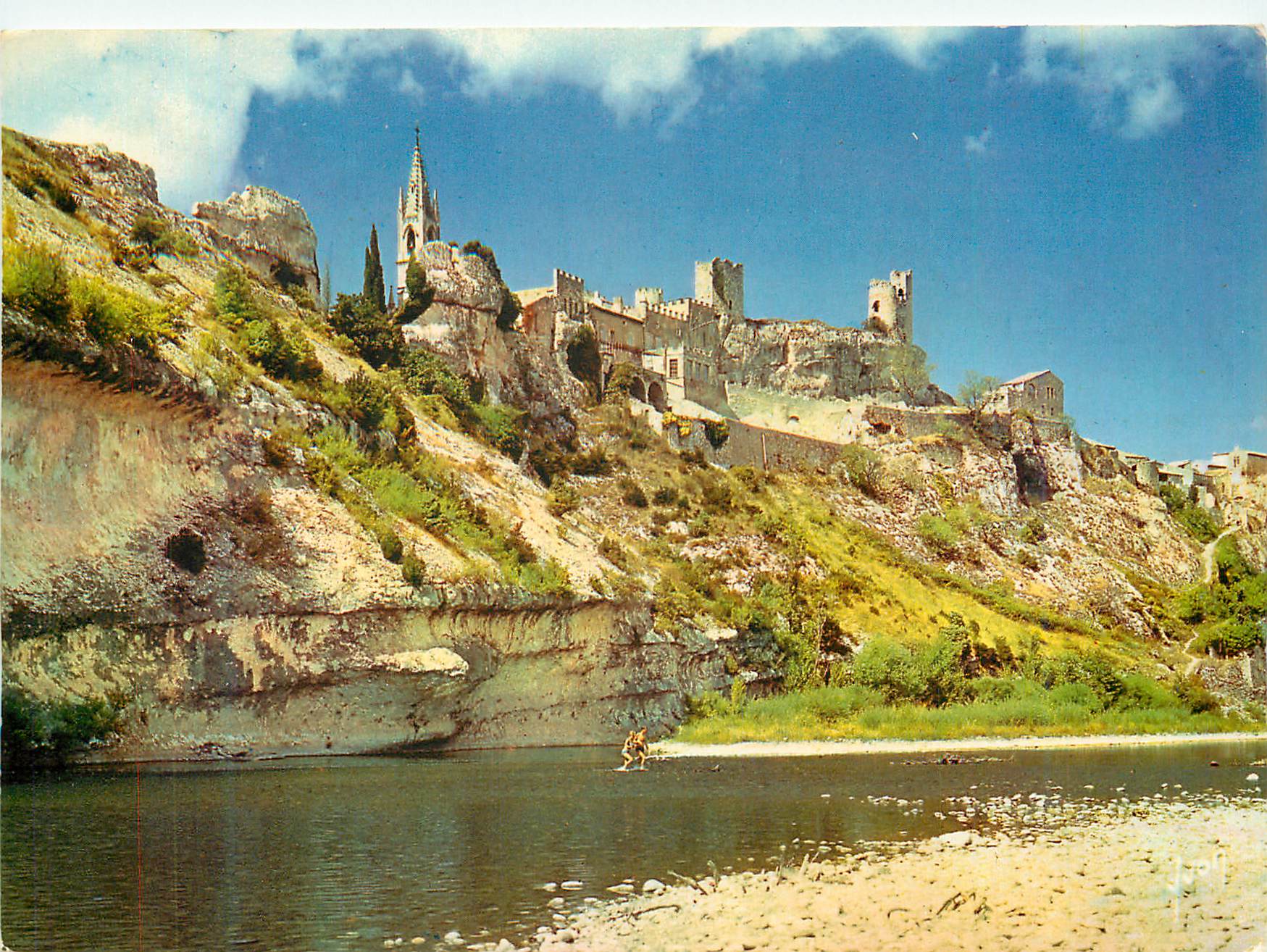 Château de Castelnaud-la-Chapelle — vue sur le Dordogne — éditeur non visible