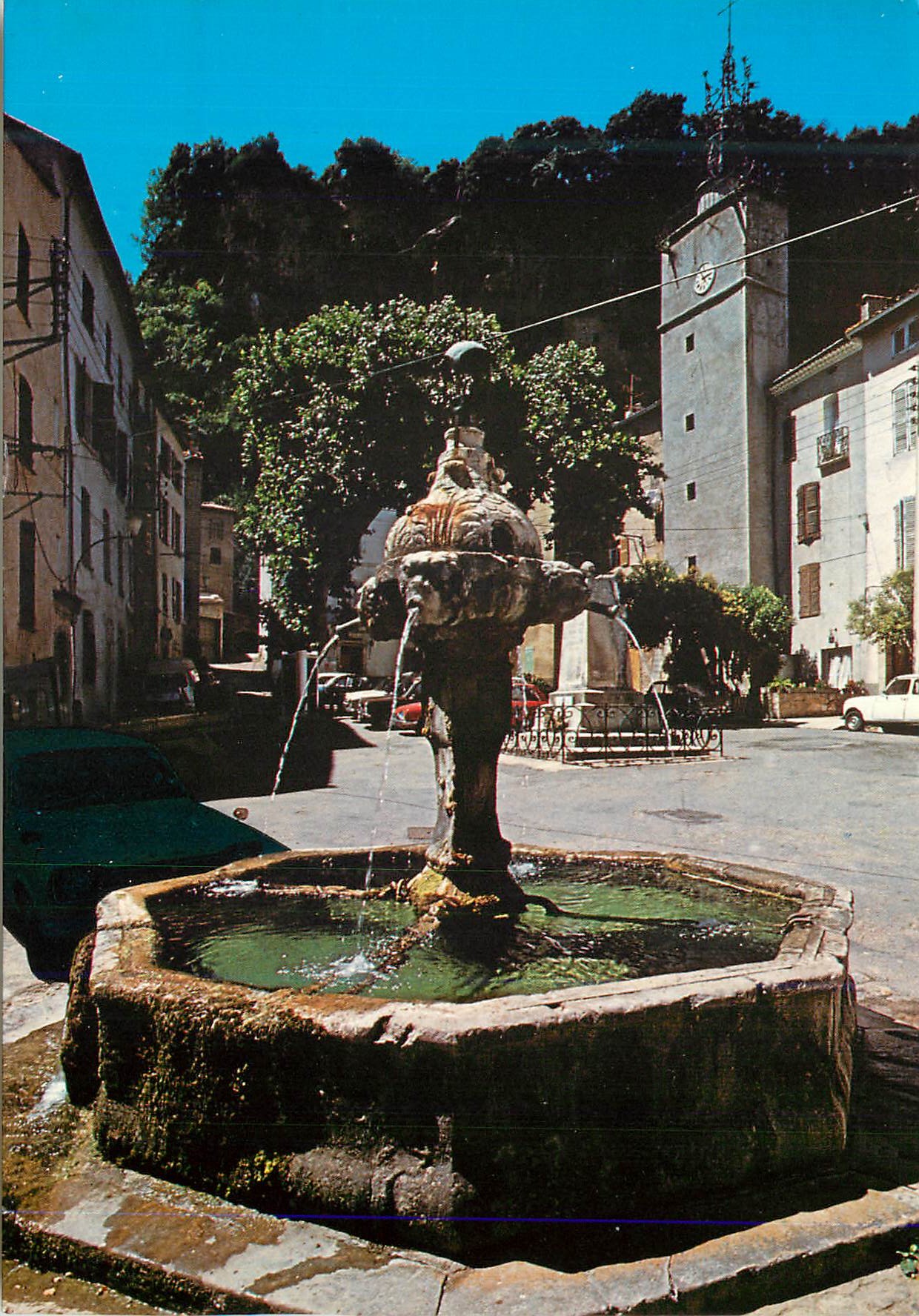 CPM Cotignac (Var) Village provencal du pays Varois