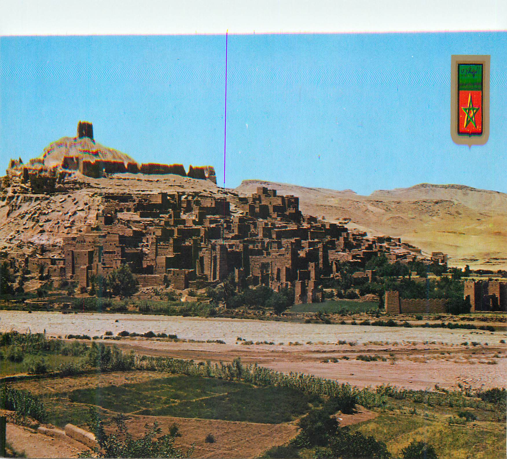 Aït Benhaddou — village fortifié au bord d'un fleuve — éditeur non visible