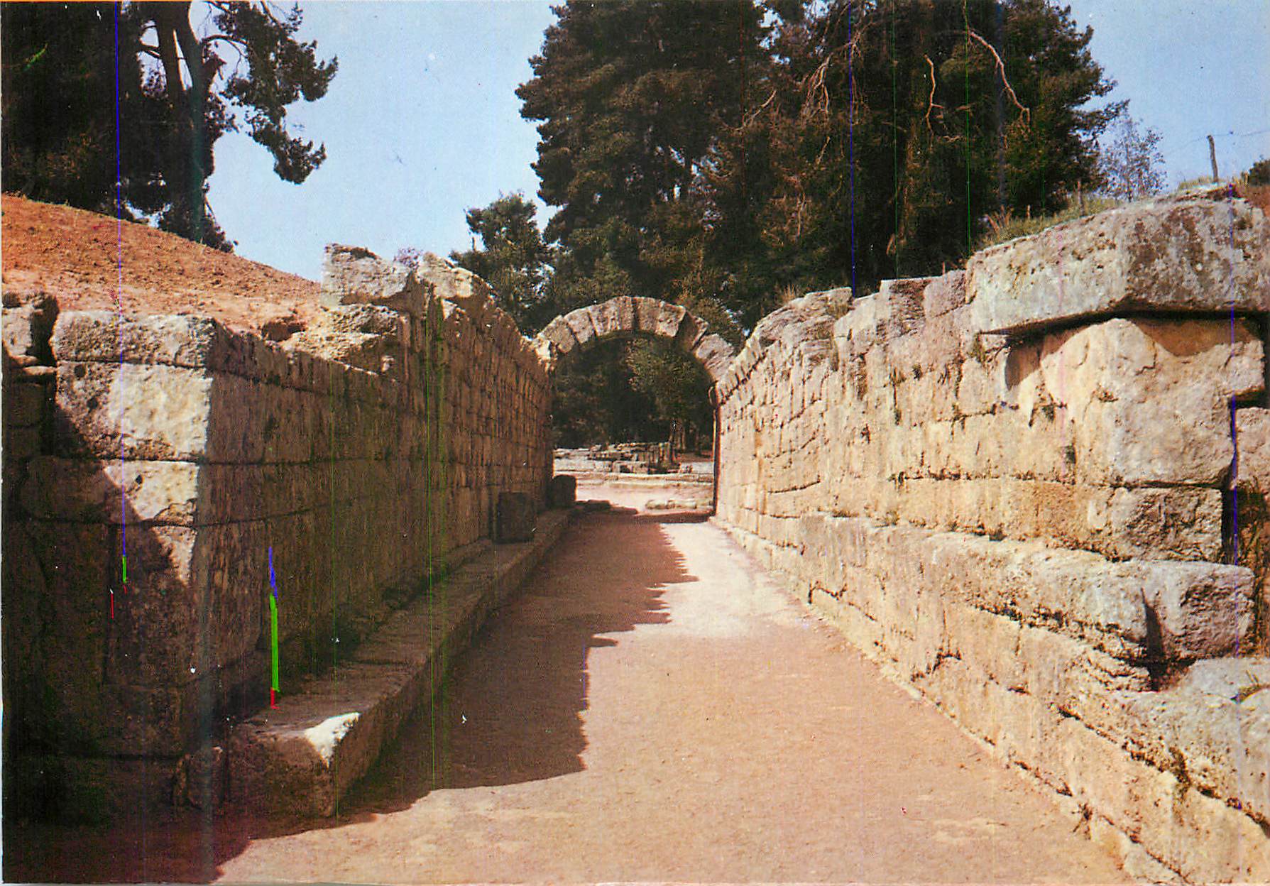 CPM Olympie Les Bases des Zanes et le Passage du Stade (Crypte)