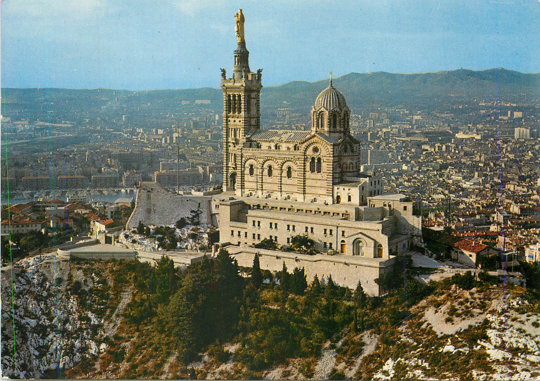 CPM Marseille Sur les Routes du Ciel Vue aerienne de la Basilique de Notre Dame de la Garde