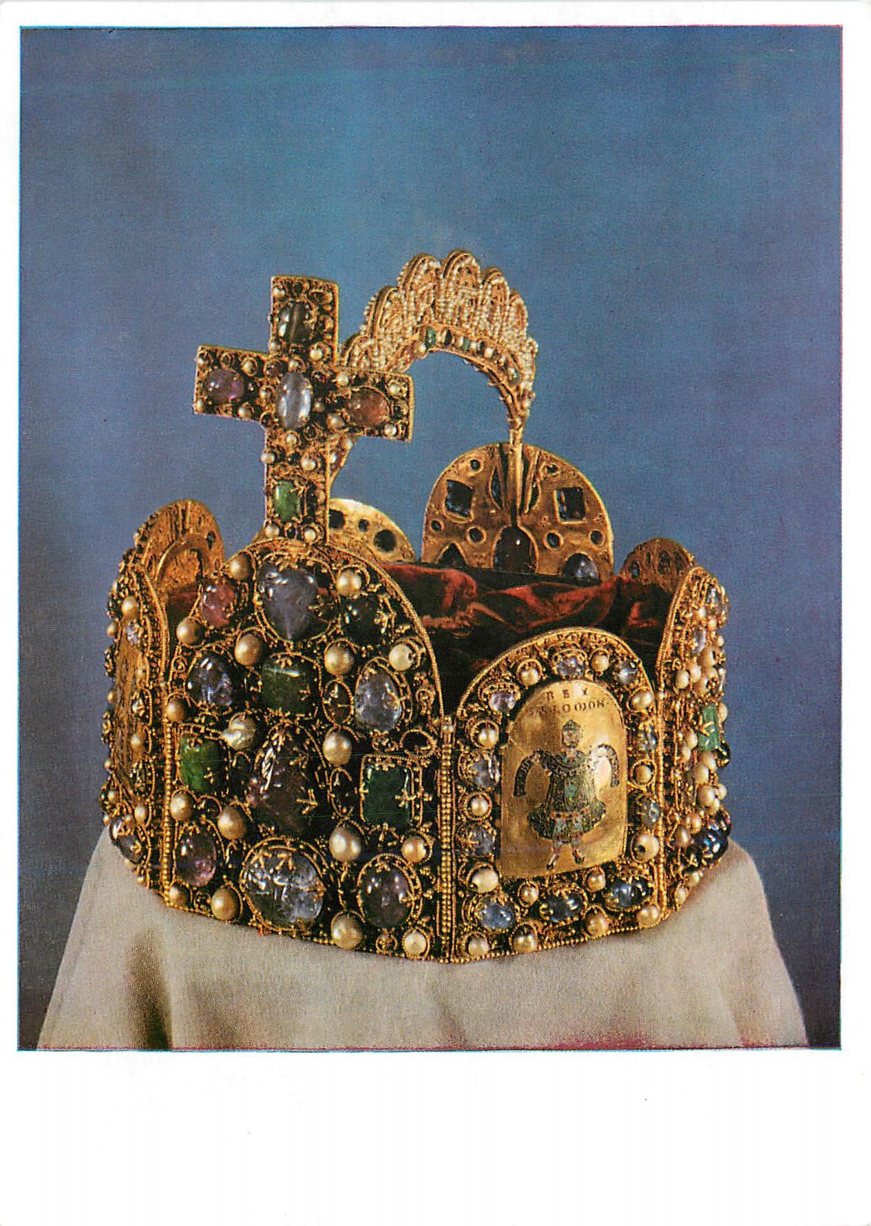 Couronne byzantine — ornée de pierres précieuses et d'or — éditeur non visible