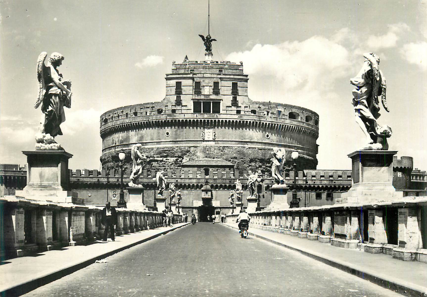 CPM Roma Chateau et Pont Saint Ange