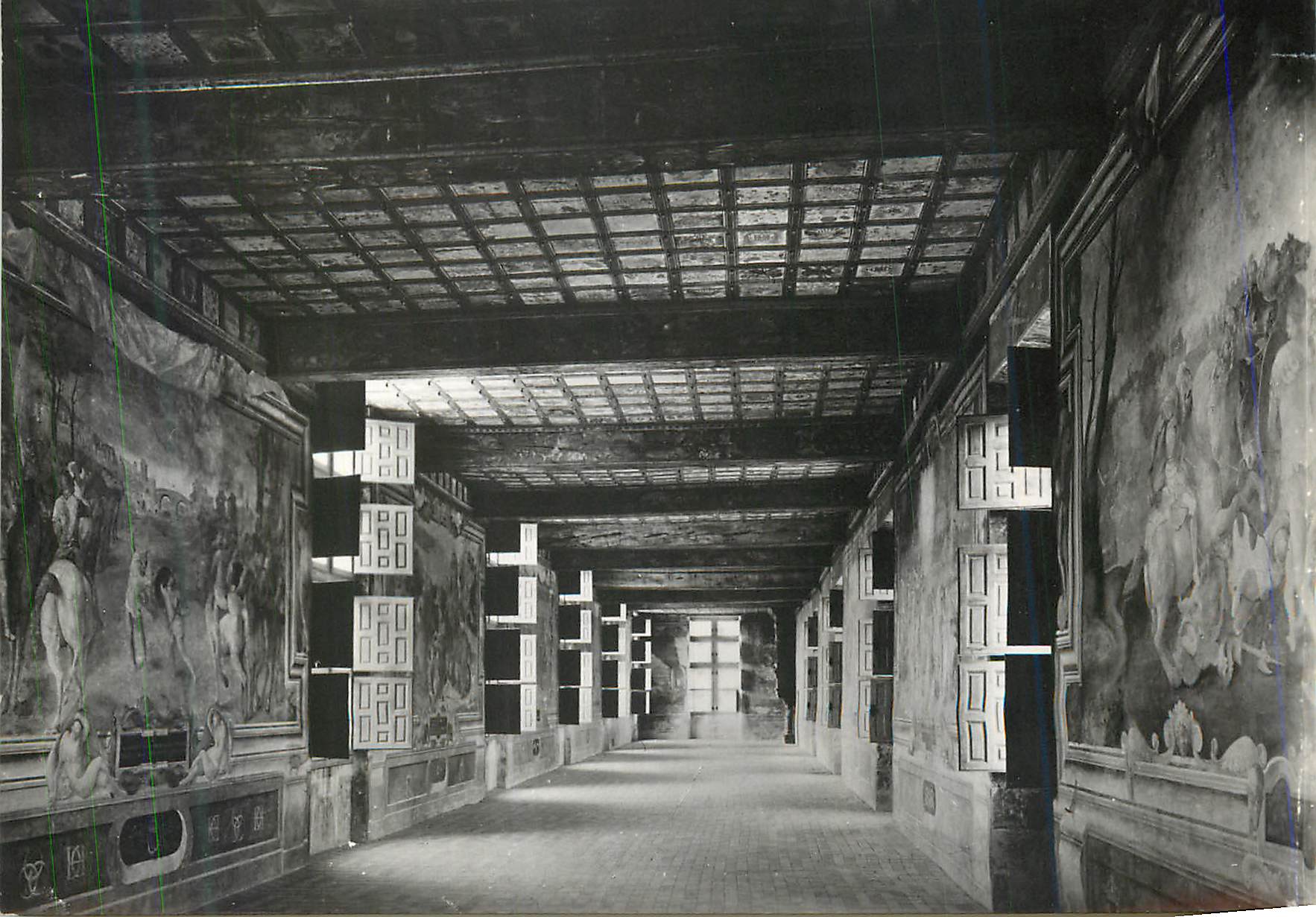 CPM Oiron (Deux Sevres) Le Chateau (XVIe et XVIIe S) Galerie de l'Aile Nord (Ier Moitie du XVIIe s)