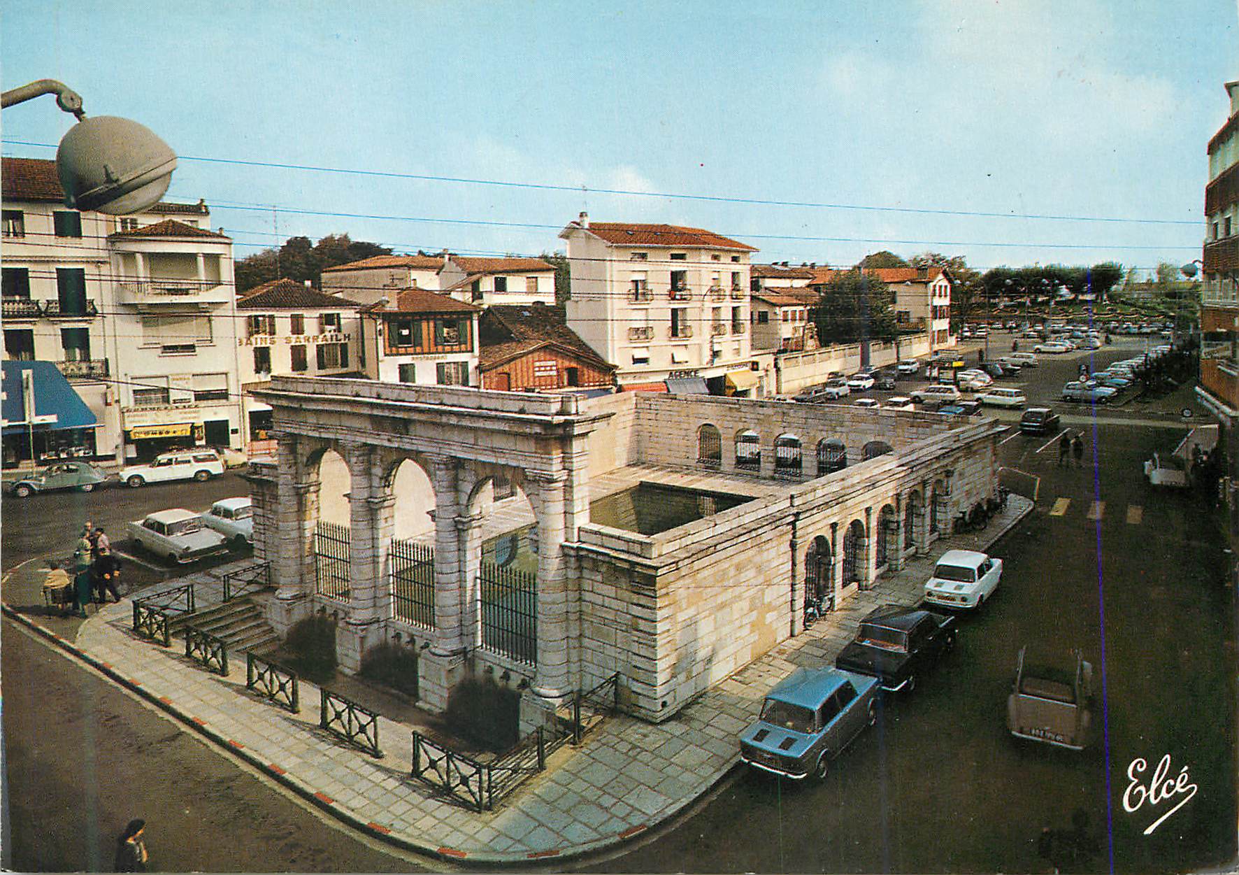 CPM Dax (Landes) Vue Plangeante sur la Fontaine d'Eau Chaude