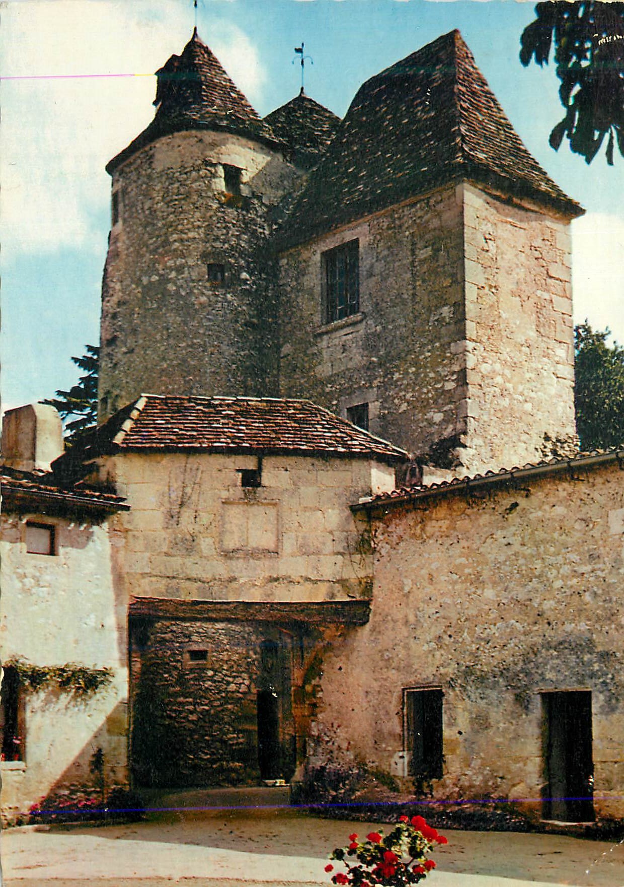 CPM Chateau de Michel de Montaigne (Dordogne) Tour de Montaigne (XIVe S)