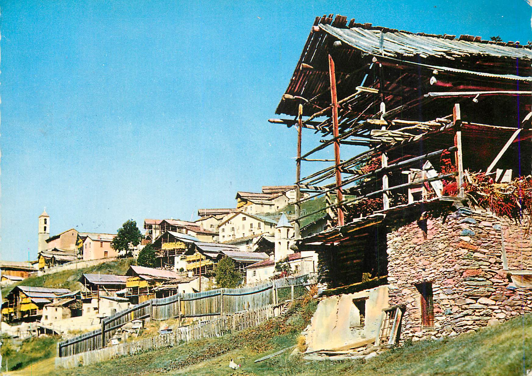 Village alpin — vue panoramique — éditeur non identifiable