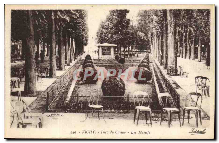 Vichy CPA Place du casino Les Massifs