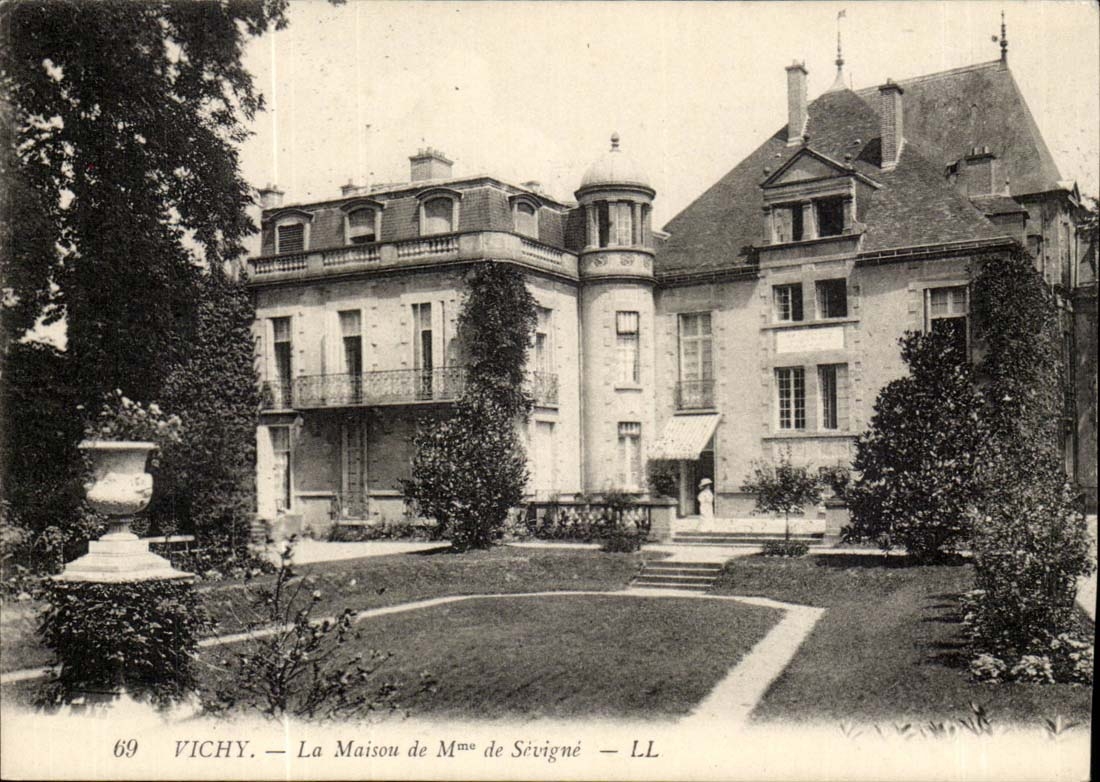 Vichy CPA La maison de Mme de SEvigne