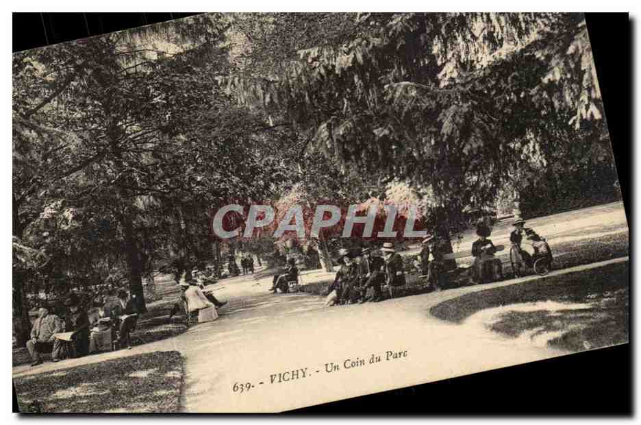 Vichy CPA Un coin du parc