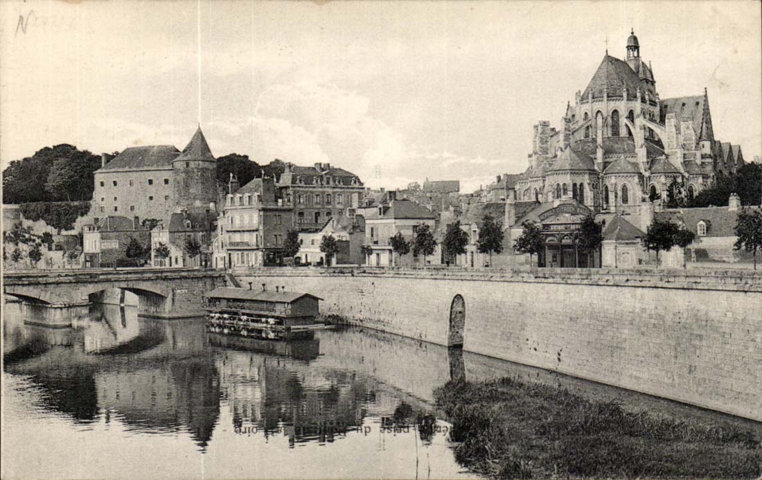 Auxerre CPA (automobile Renault Citroen lavoir)