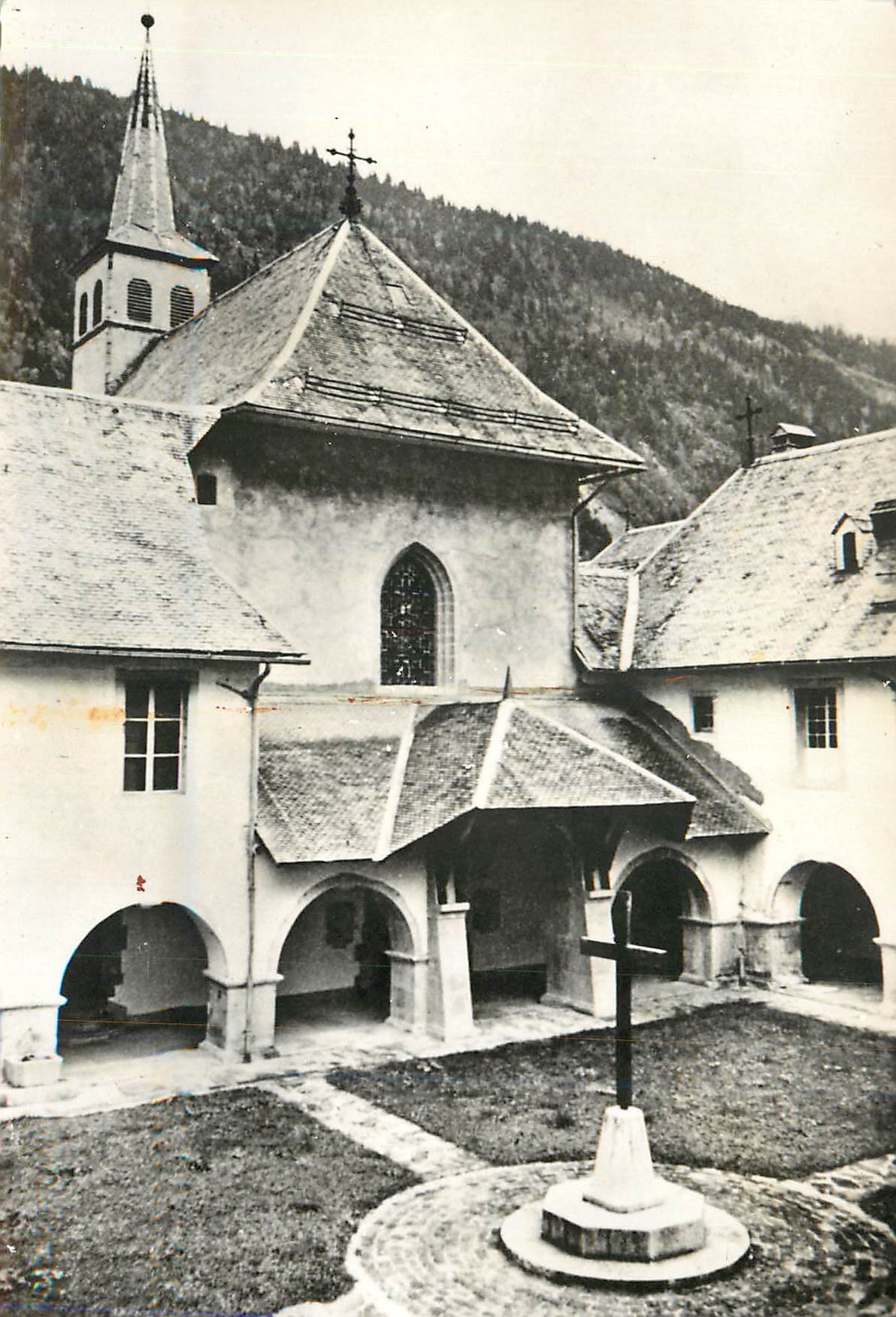 CPM Carmel du Reposoir (Haute Savoie) Porche d'entree de l'Eglise