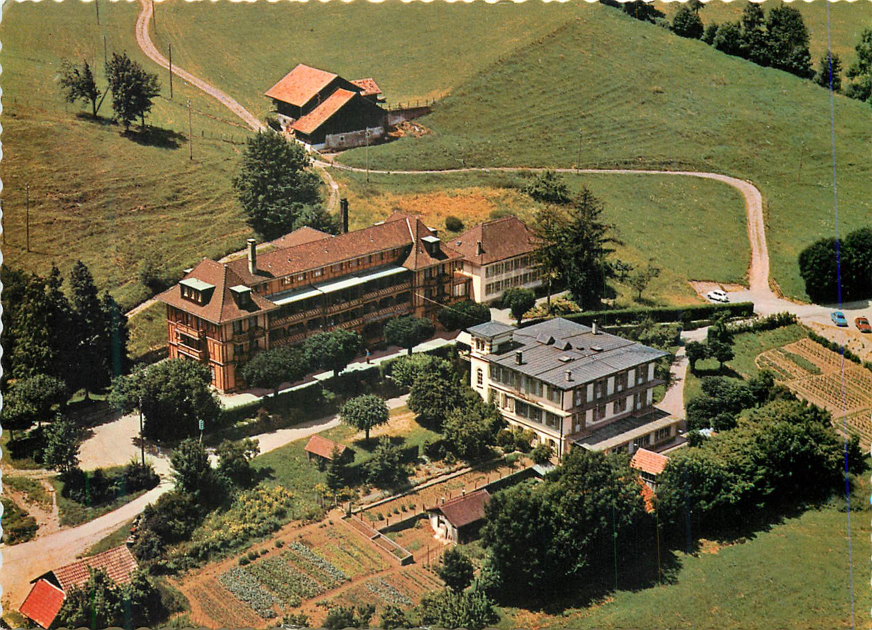 CPM Foyer de Montbarry (Gruyere) Maison de Retraites Pension de Famille Vue d'avion