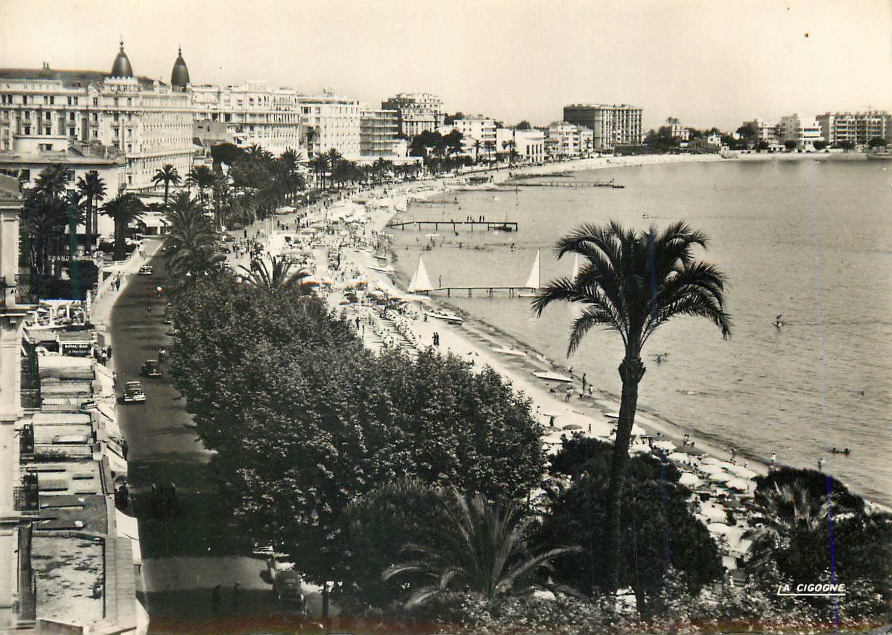 Vue de la plage de Cannes — hôtels et palmiers — éditeur La Cigogne, n° 1