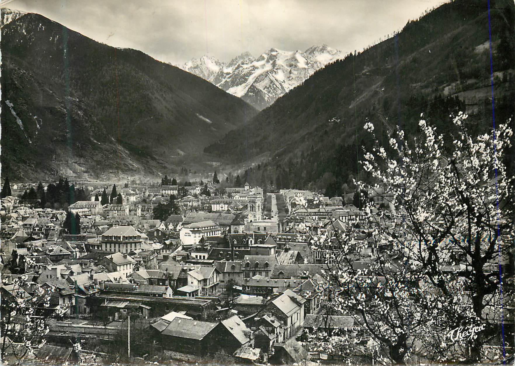 Vue panoramique de Chamonix — éditeur Thester